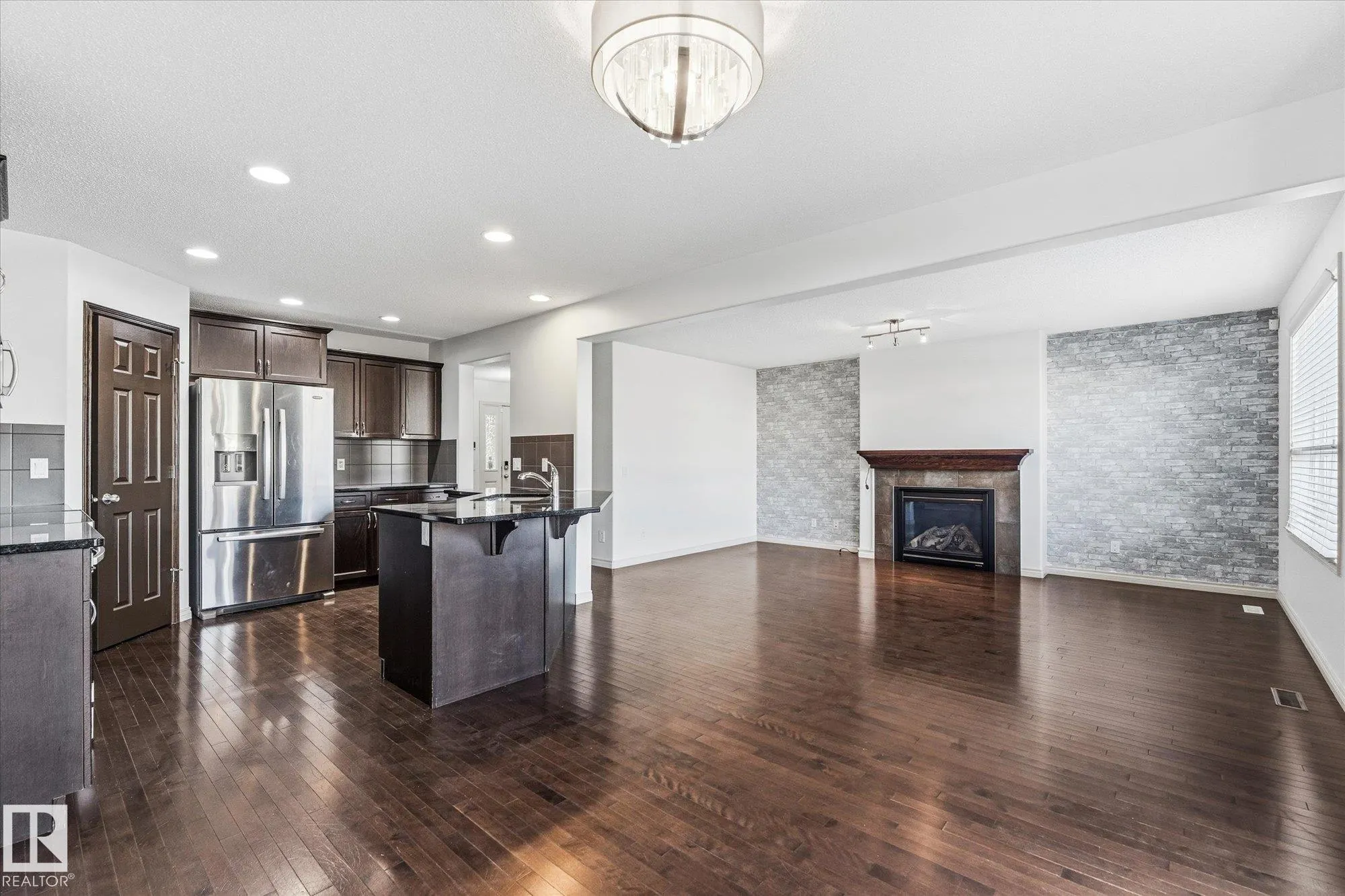 217 SILVERSTONE Crescent