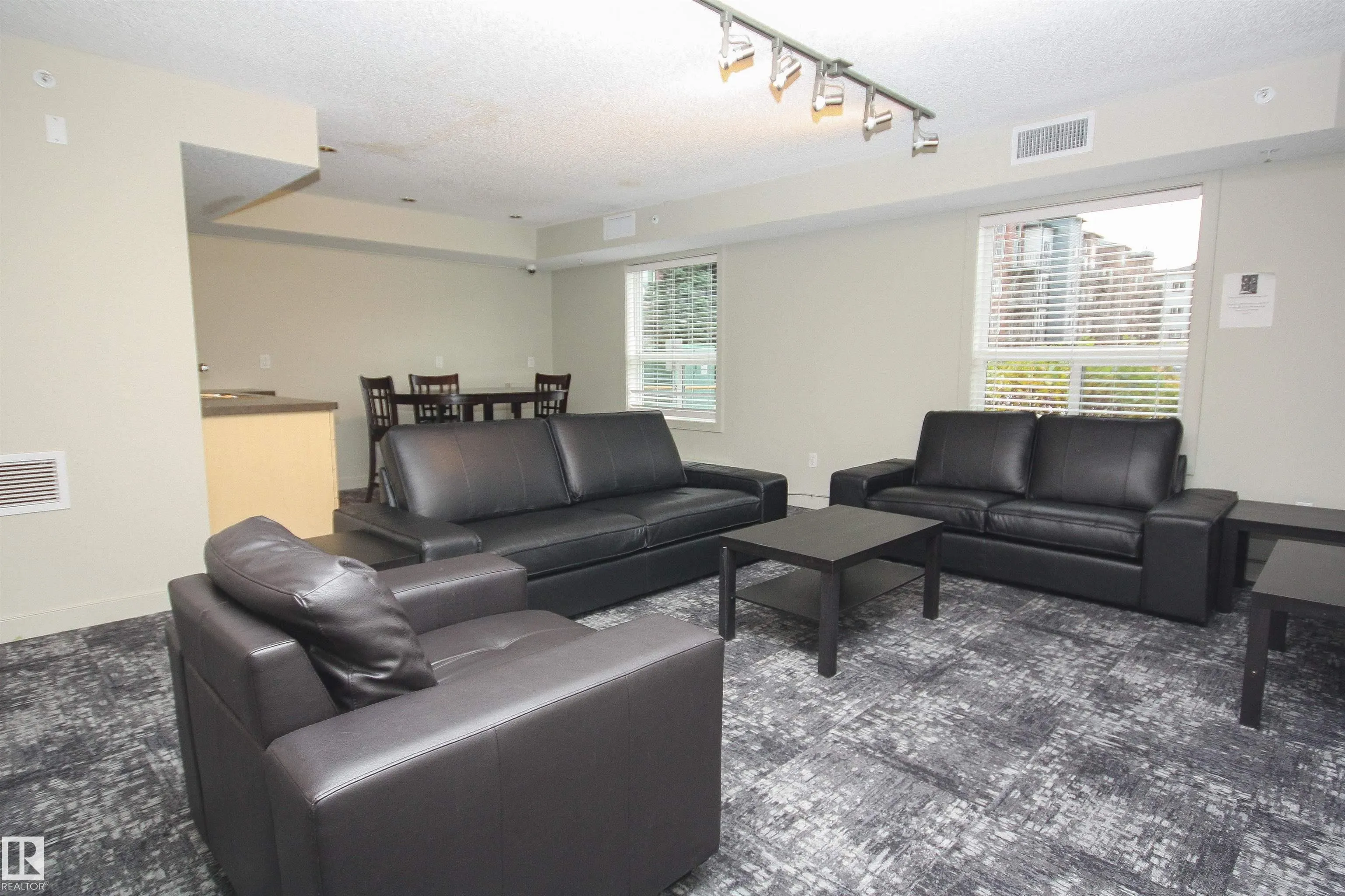392 SILVER BERRY Road