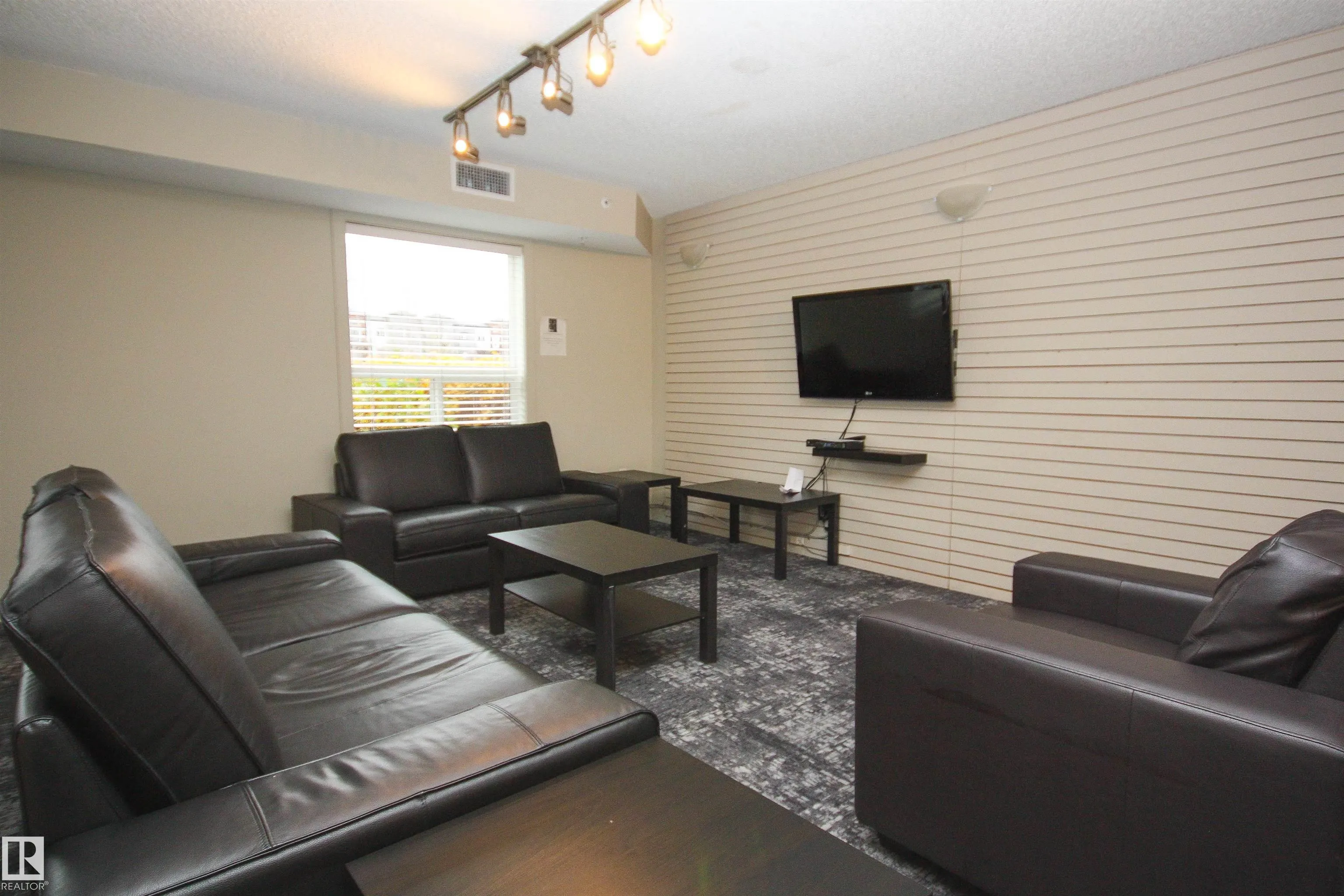392 SILVER BERRY Road