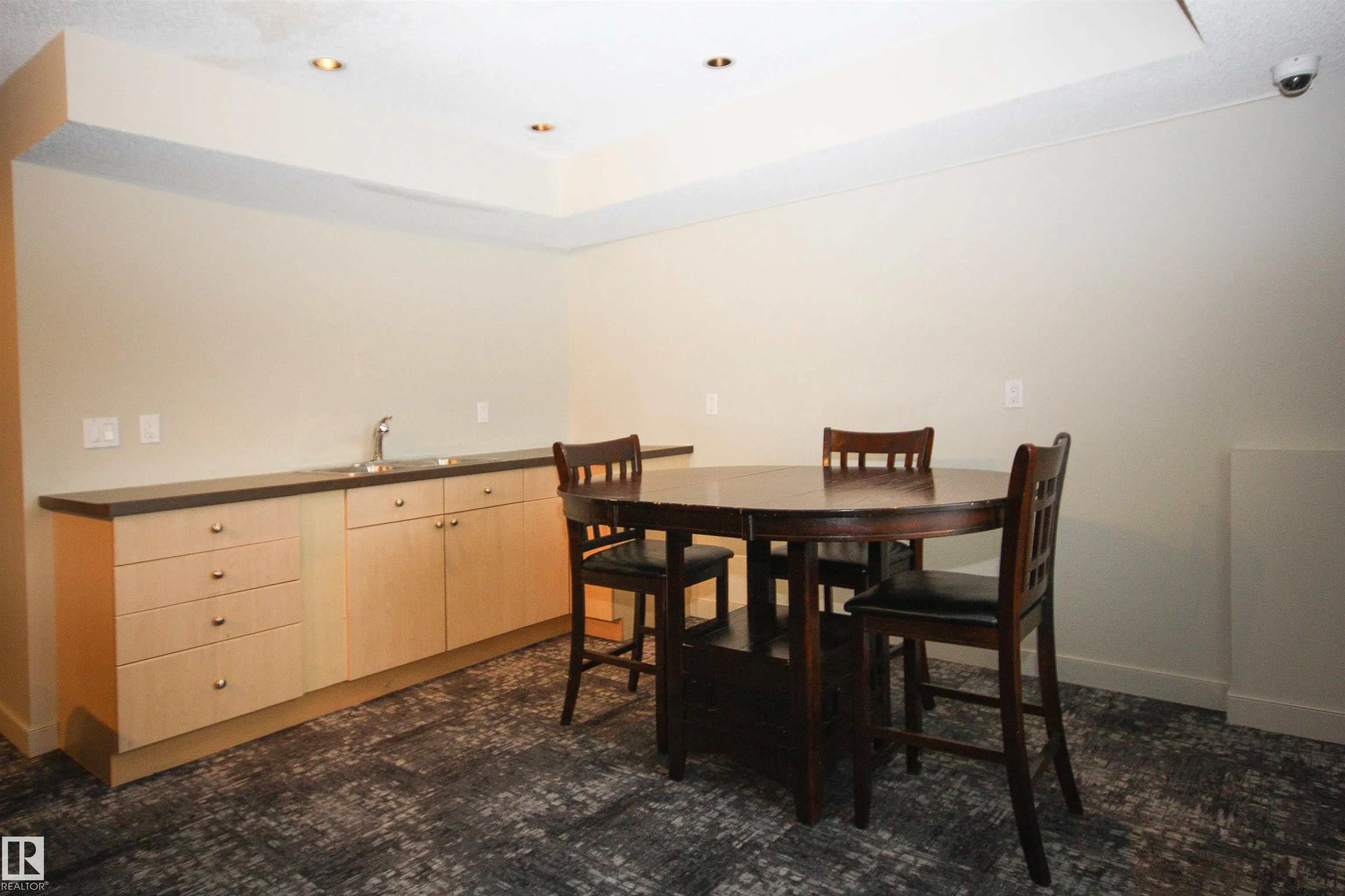 392 SILVER BERRY Road