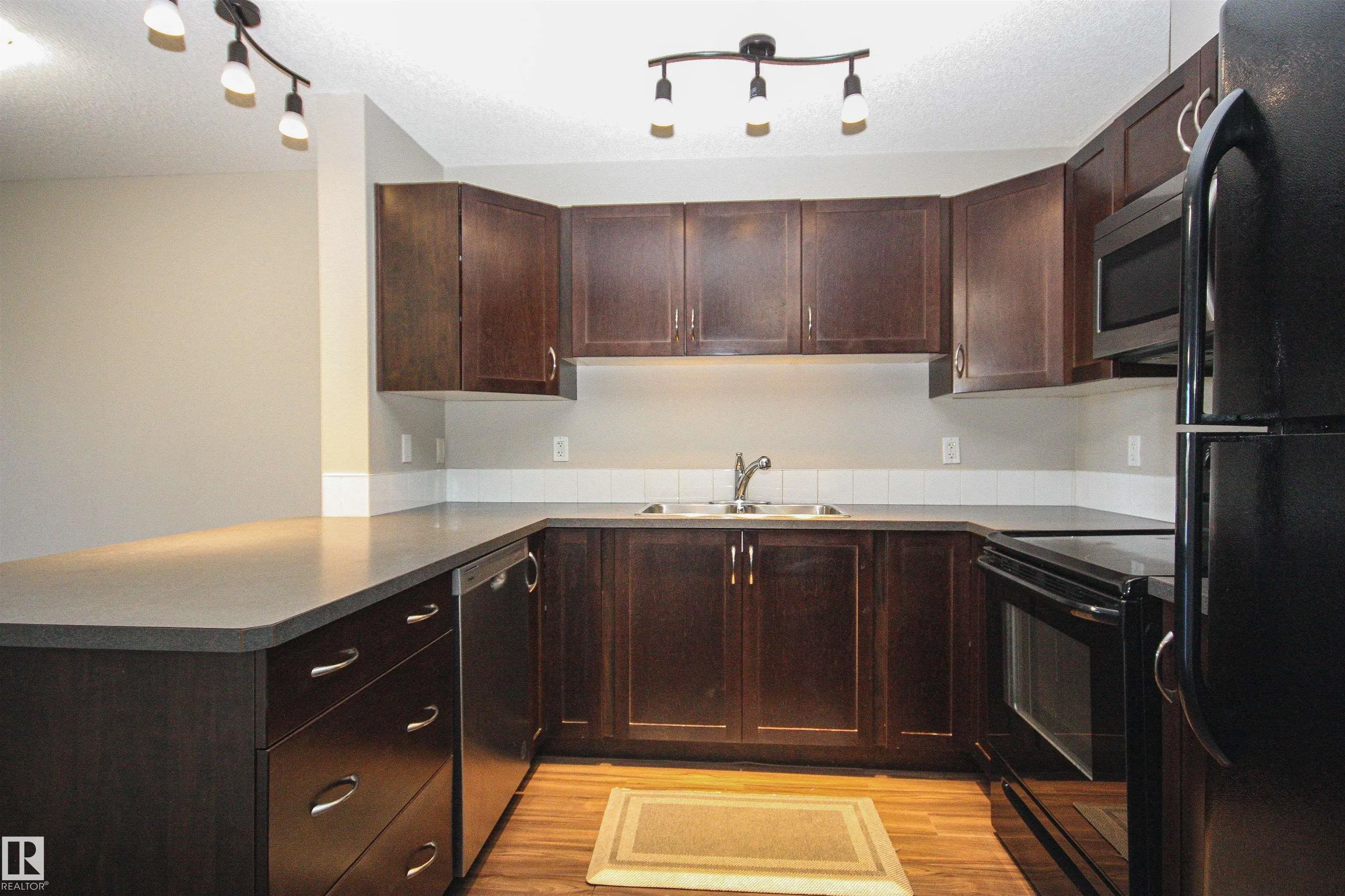 392 SILVER BERRY Road