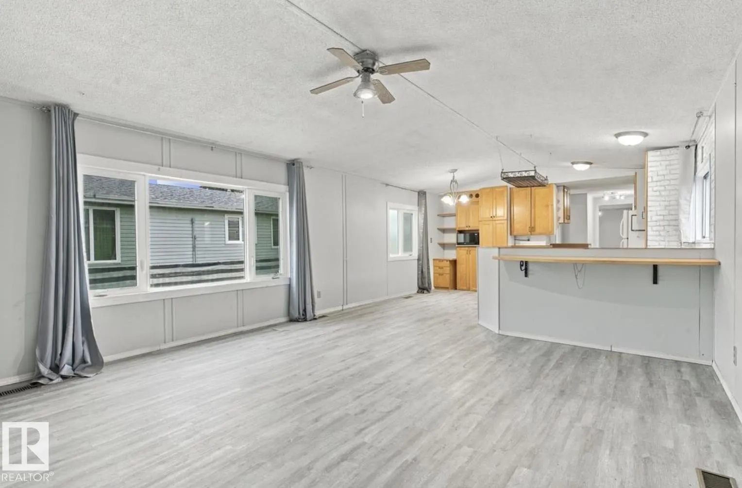 2664 Lakeview Dr