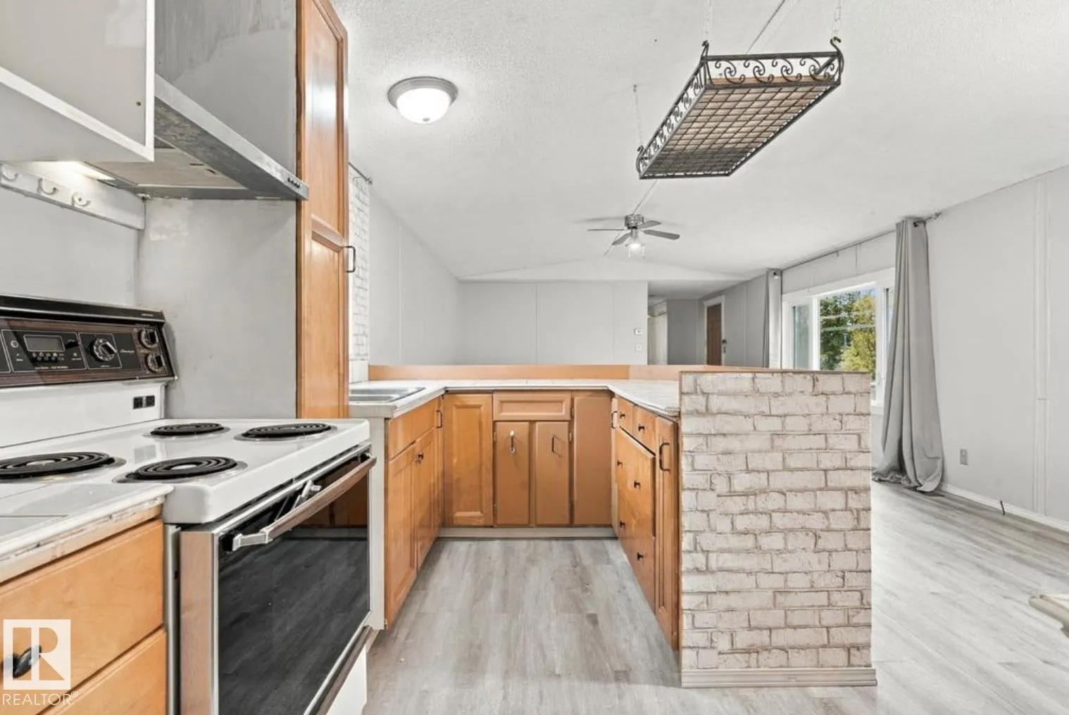 2664 Lakeview Dr