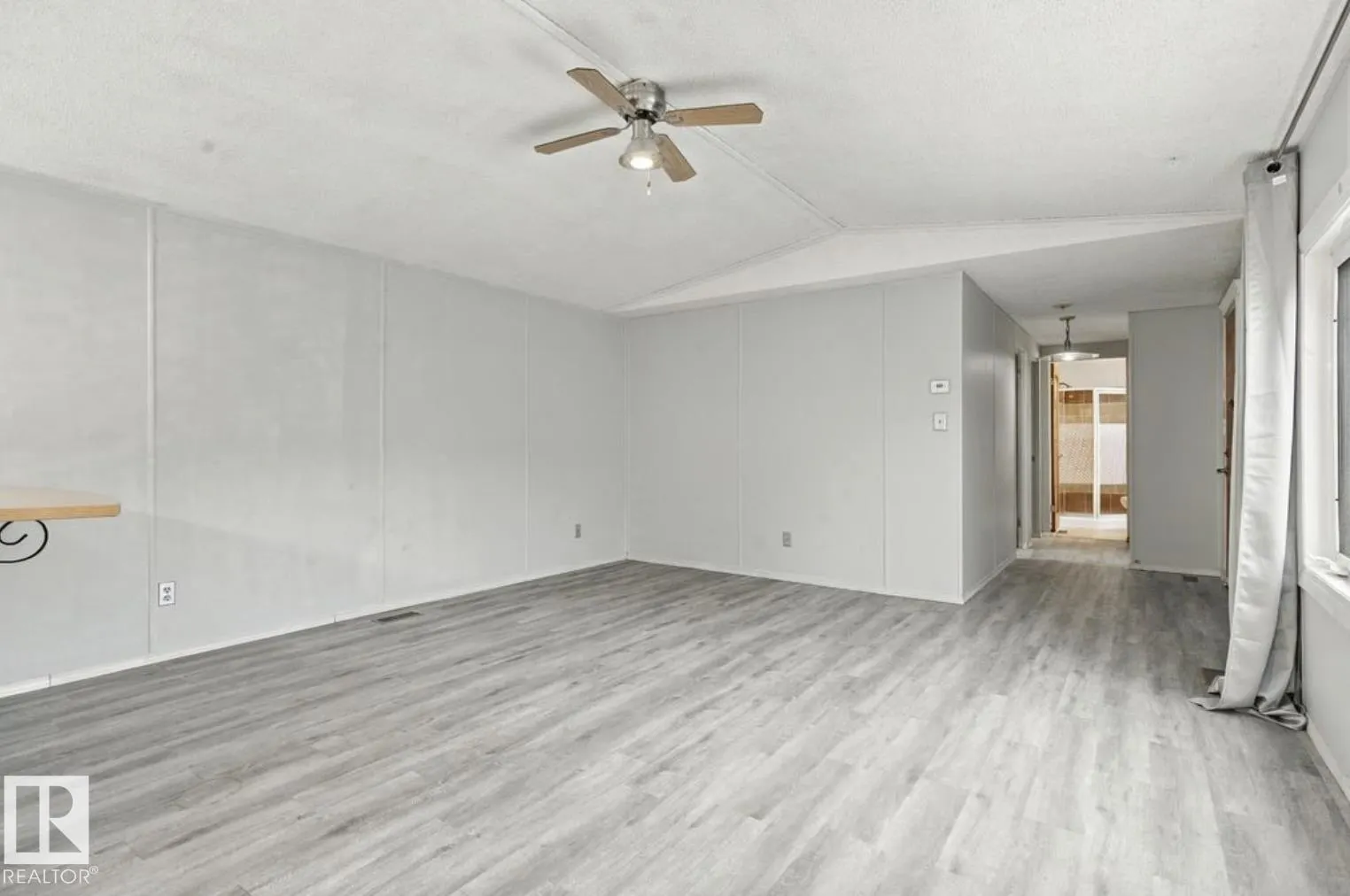 2664 Lakeview Dr