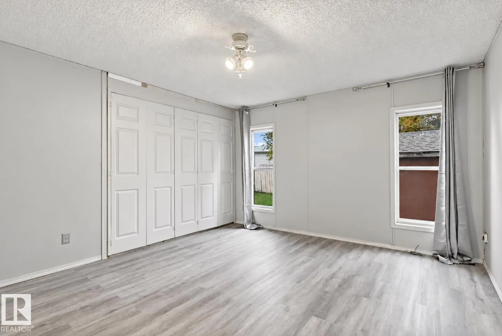2664 Lakeview Dr