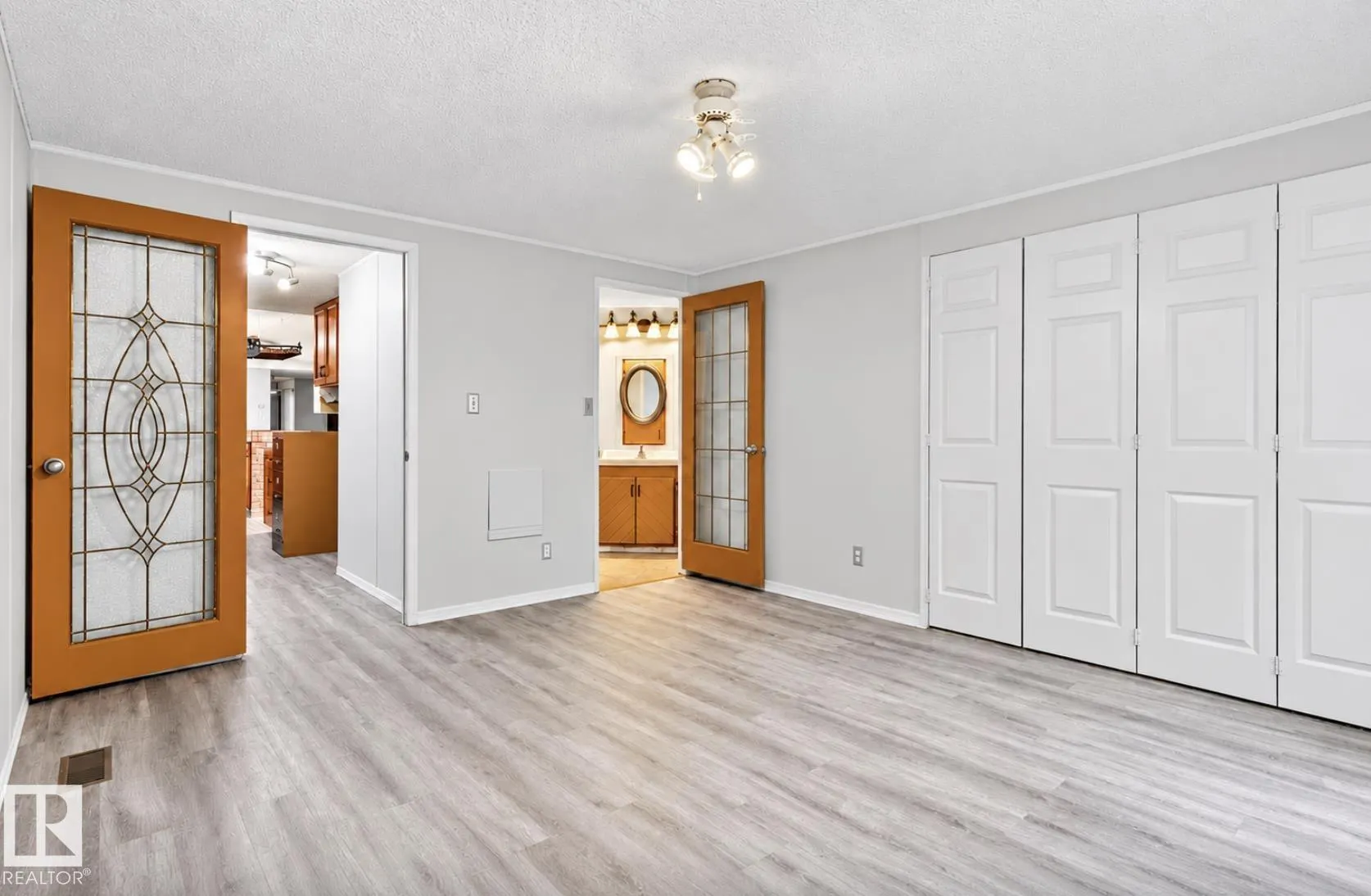 2664 Lakeview Dr