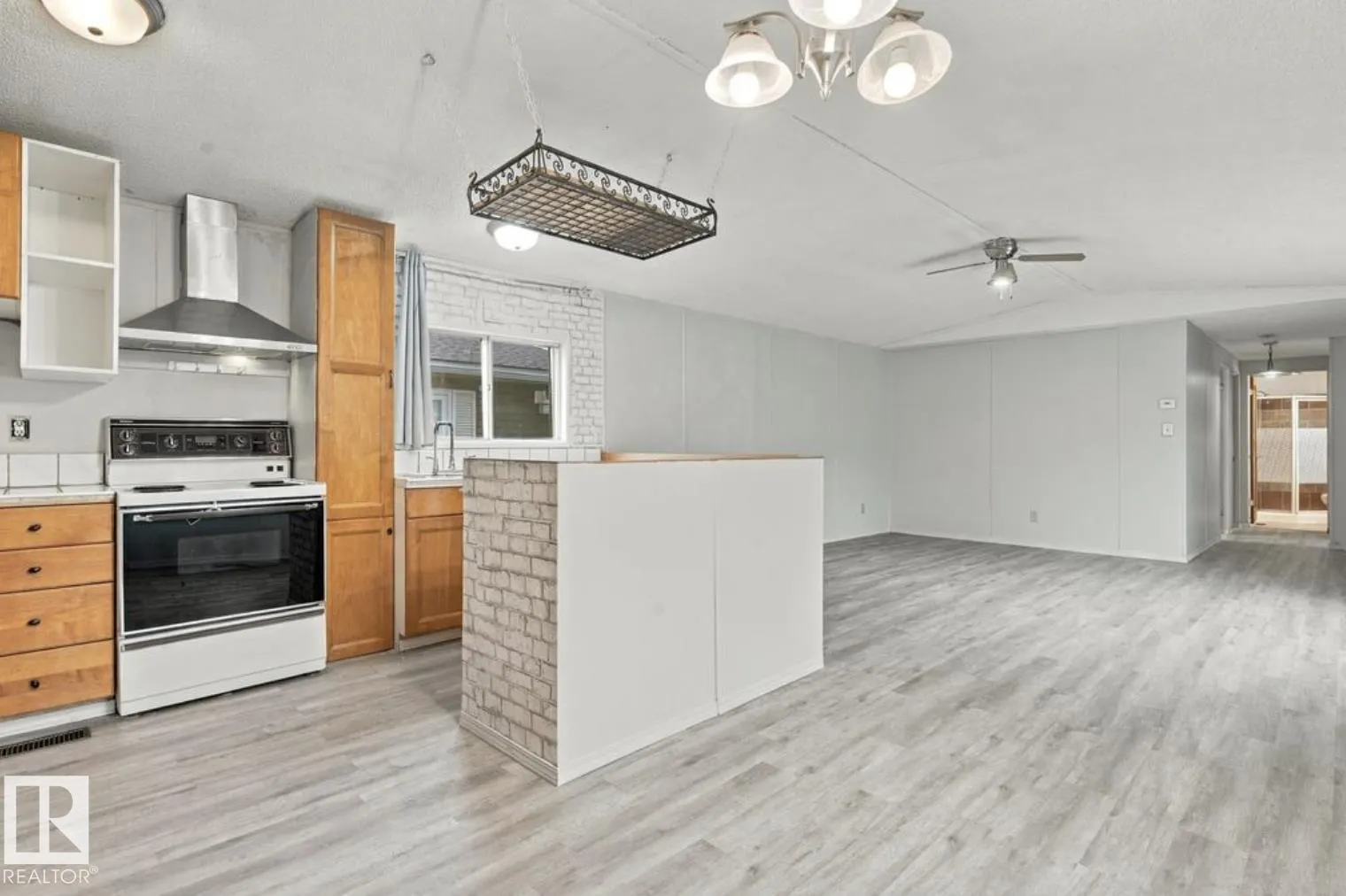 2664 Lakeview Dr