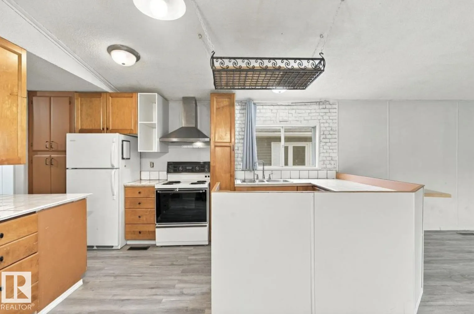 2664 Lakeview Dr