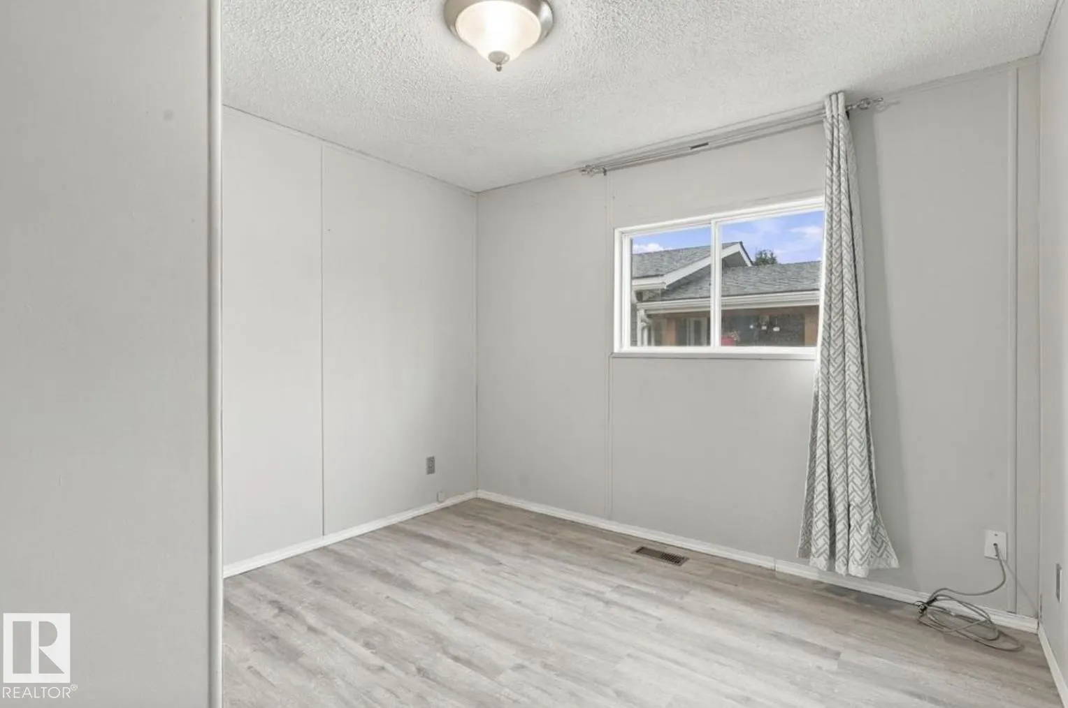 2664 Lakeview Dr