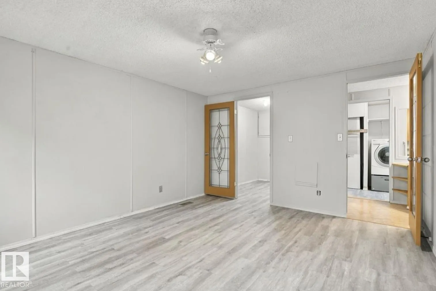 2664 Lakeview Dr