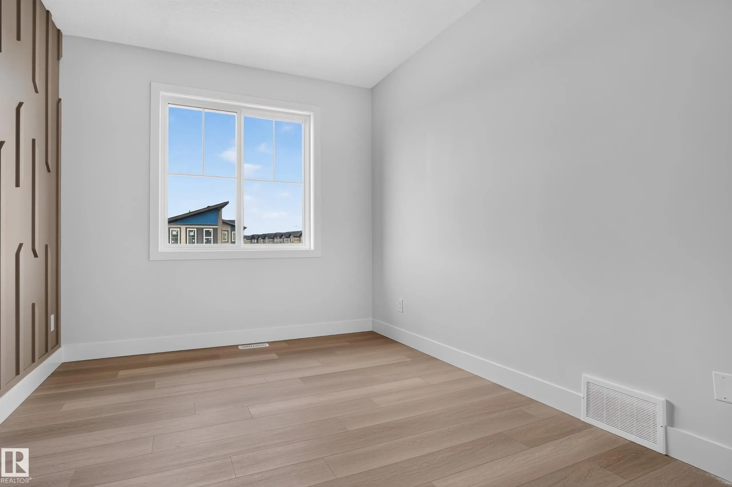 386 Linden Loop