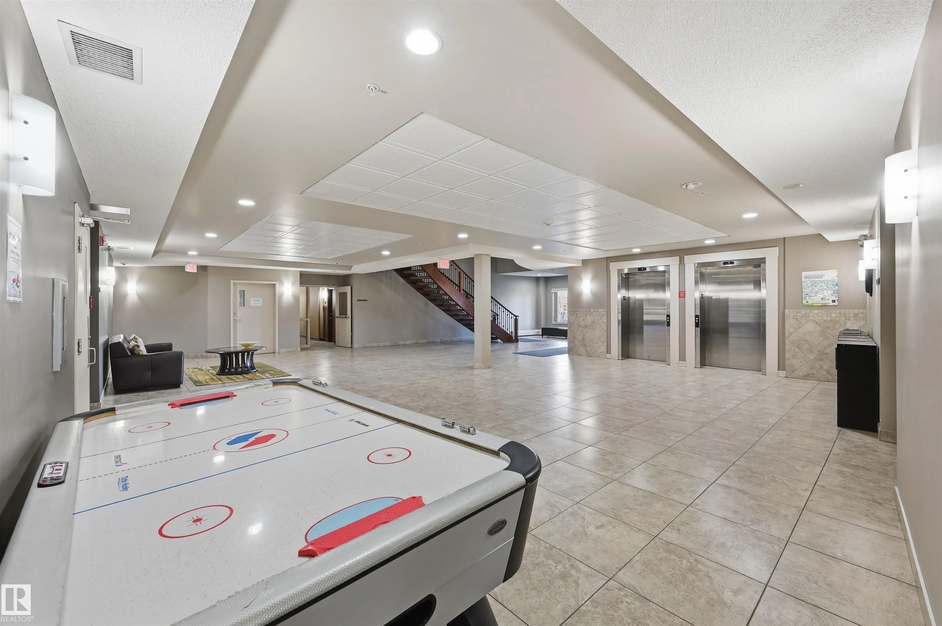 263 MACEWAN Road