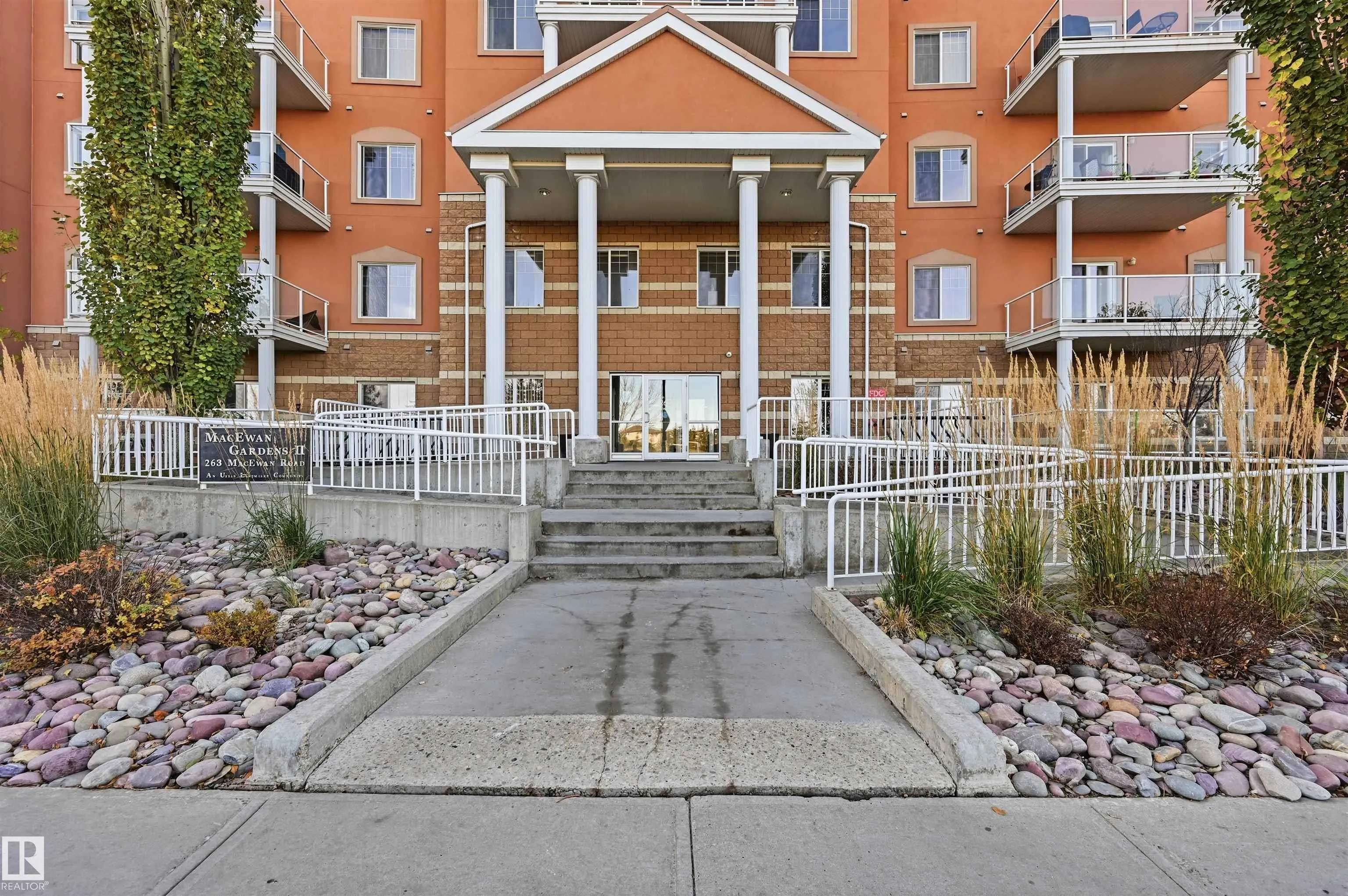 263 MACEWAN Road