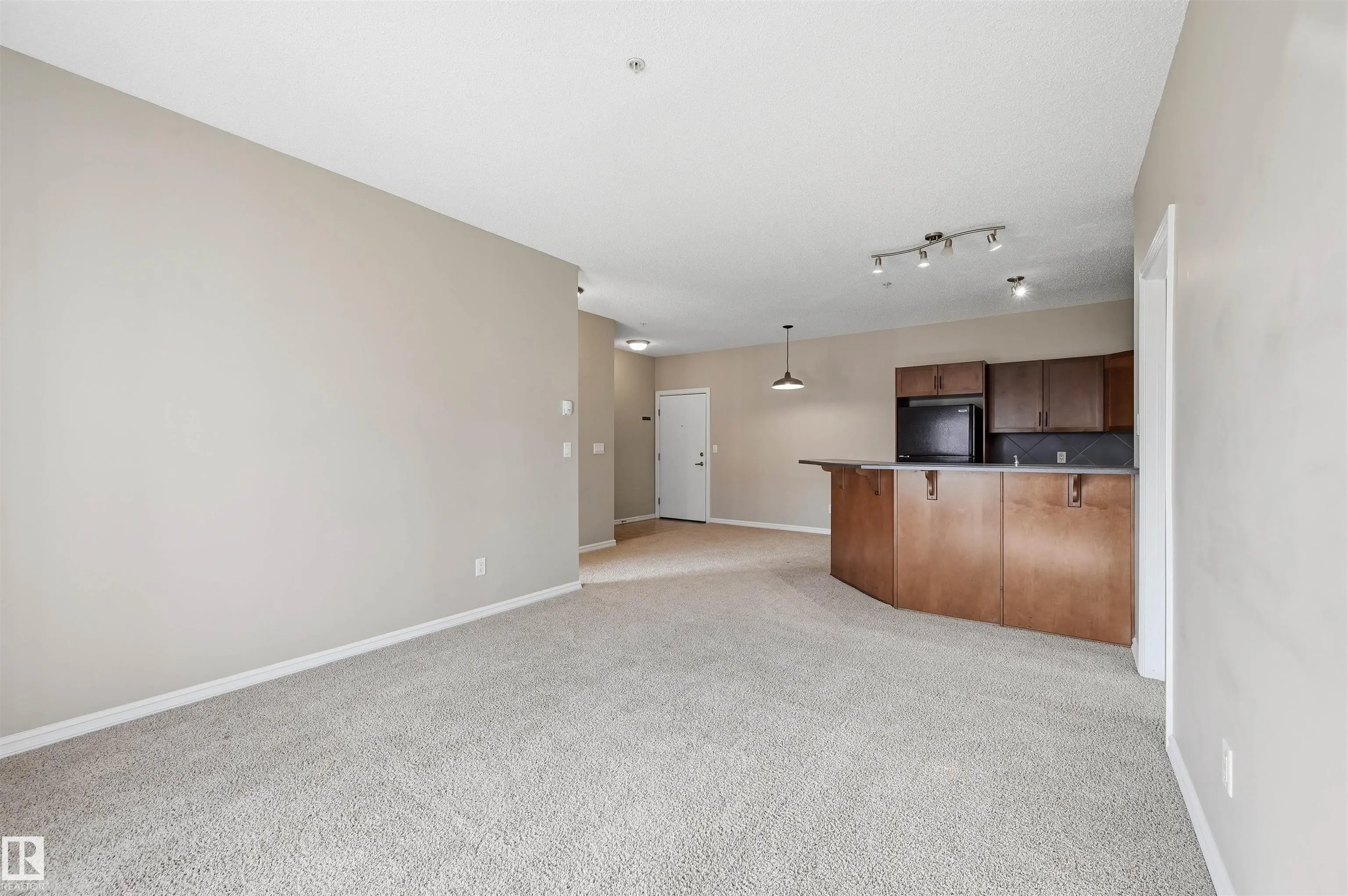 263 MACEWAN Road