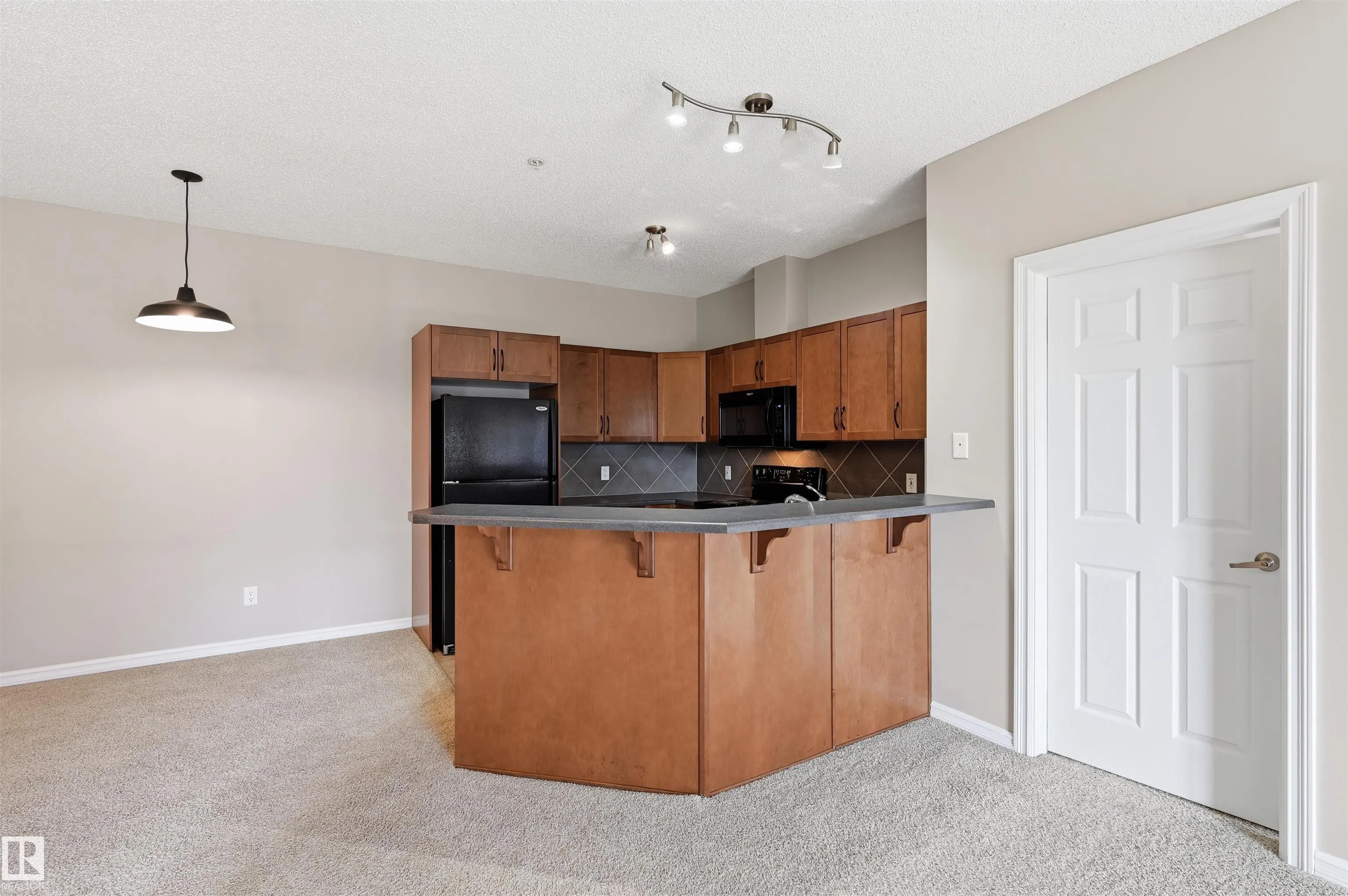 263 MACEWAN Road
