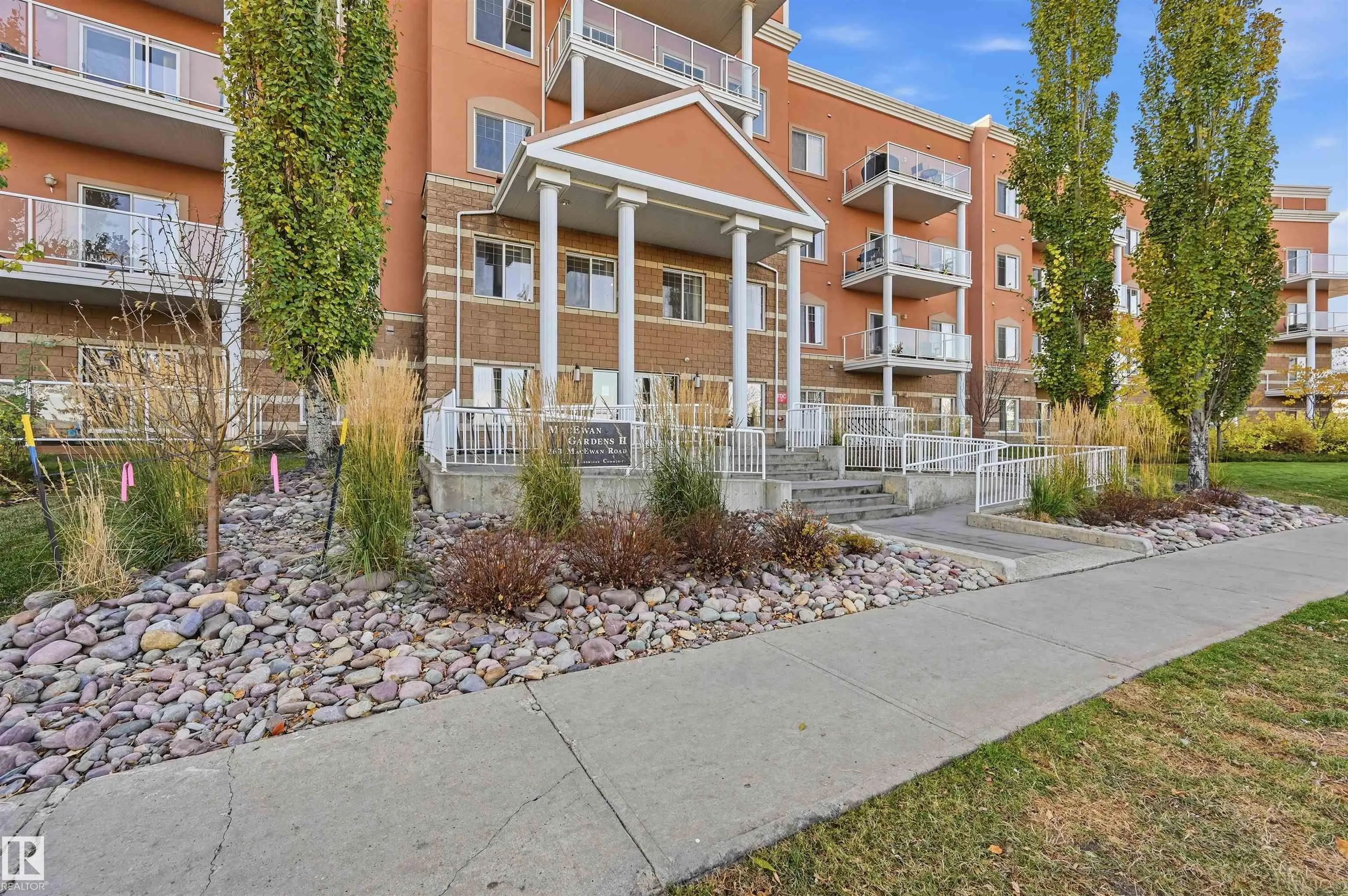 263 MACEWAN Road