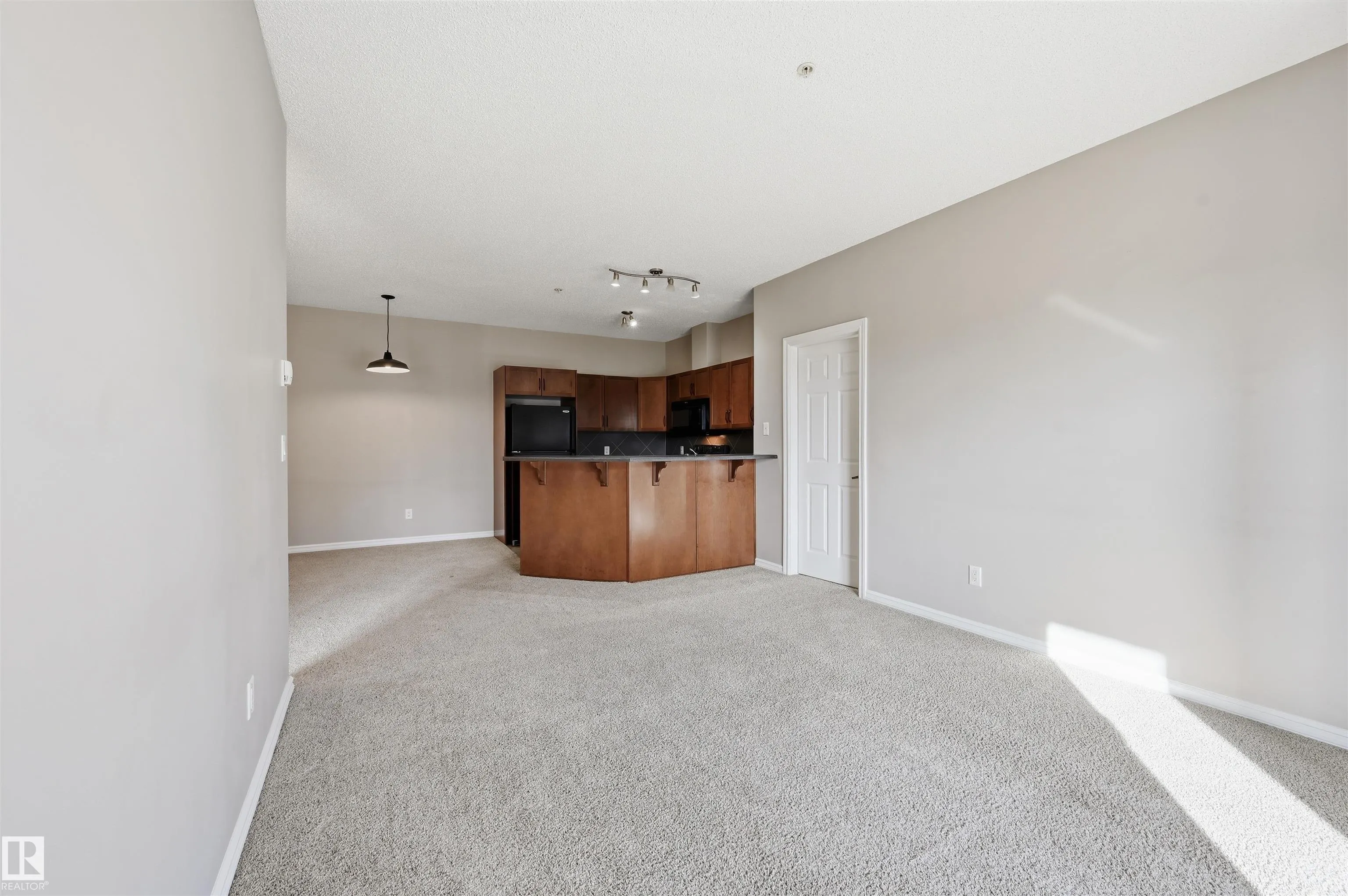 263 MACEWAN Road