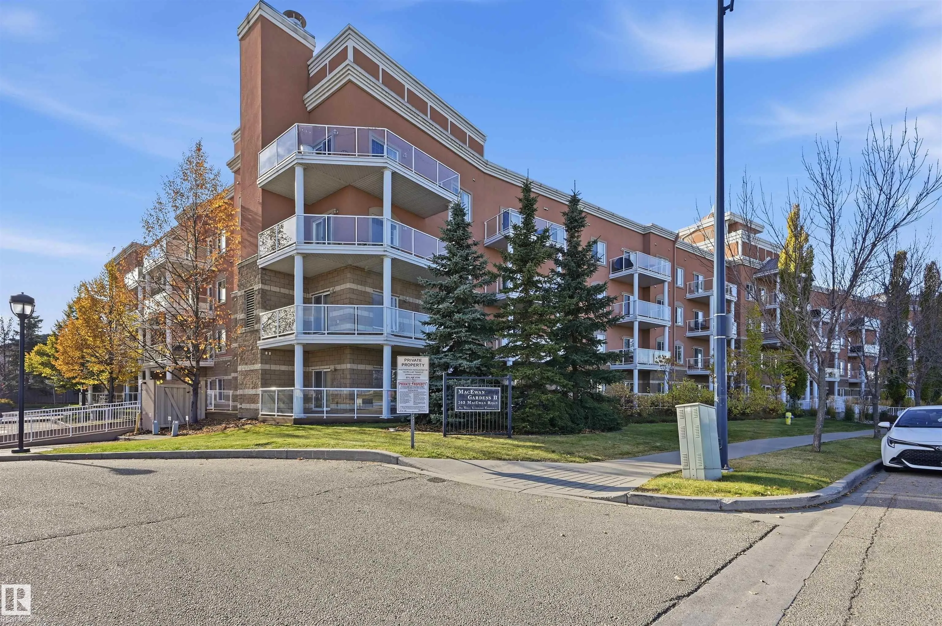 263 MACEWAN Road