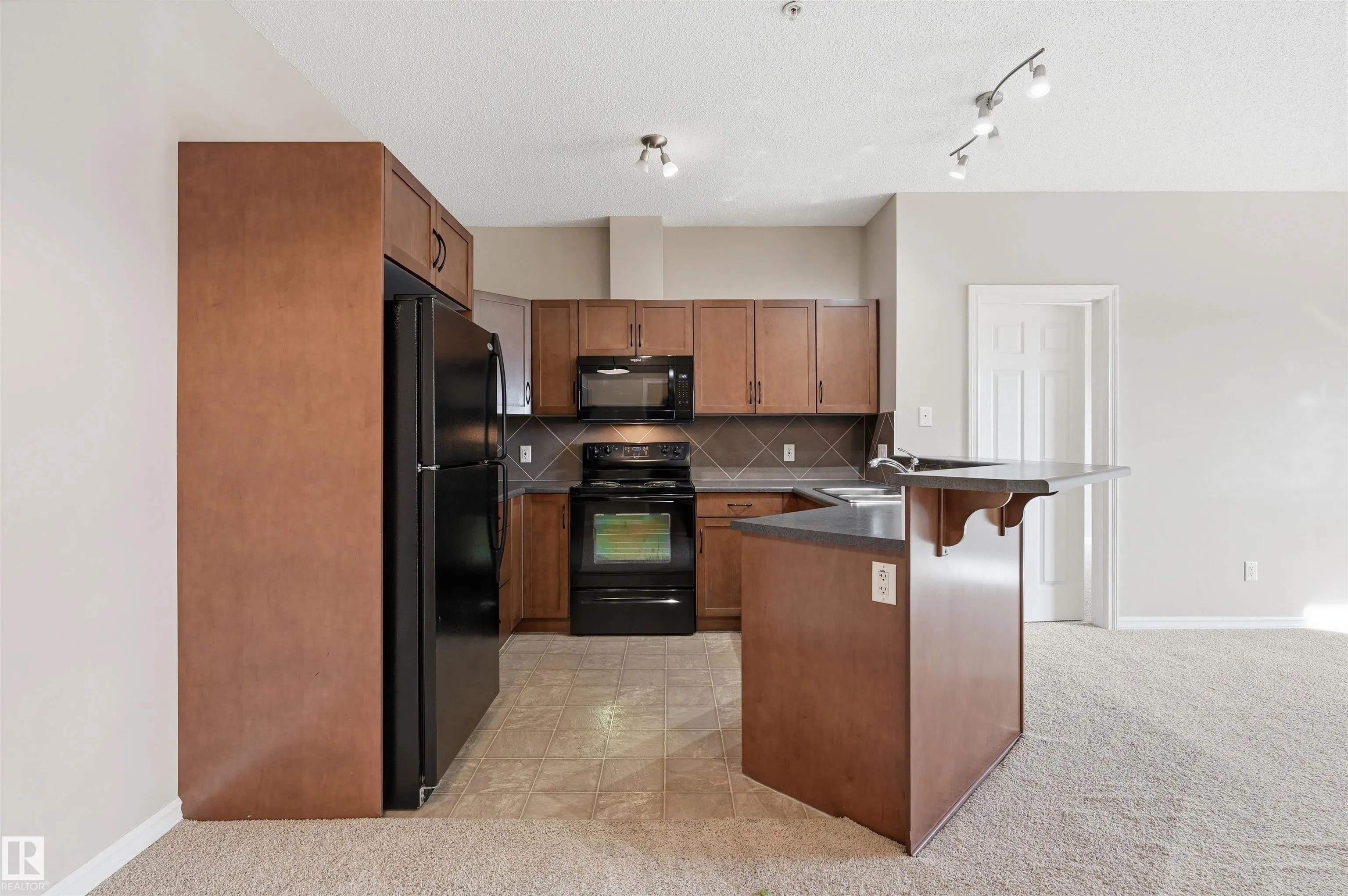 263 MACEWAN Road