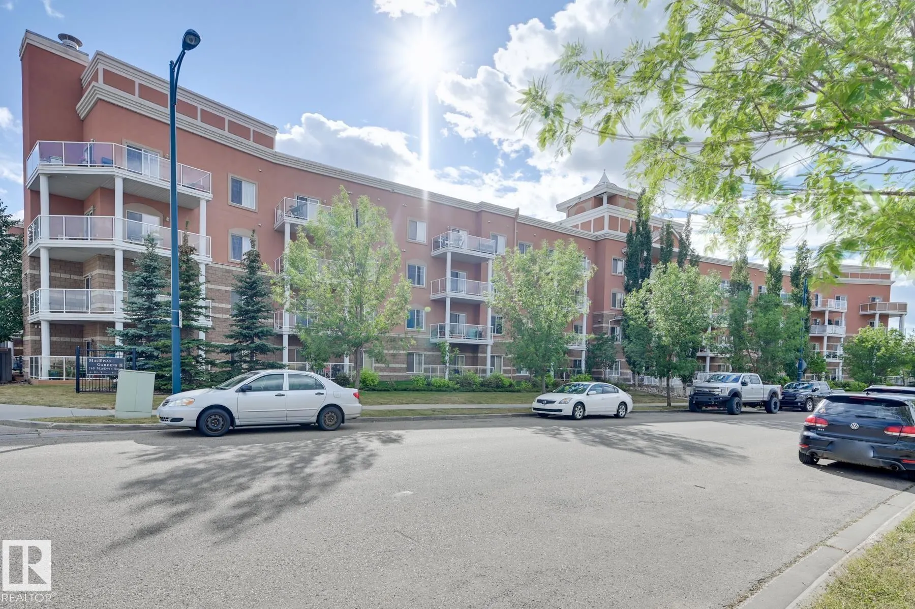 263 MACEWAN Road