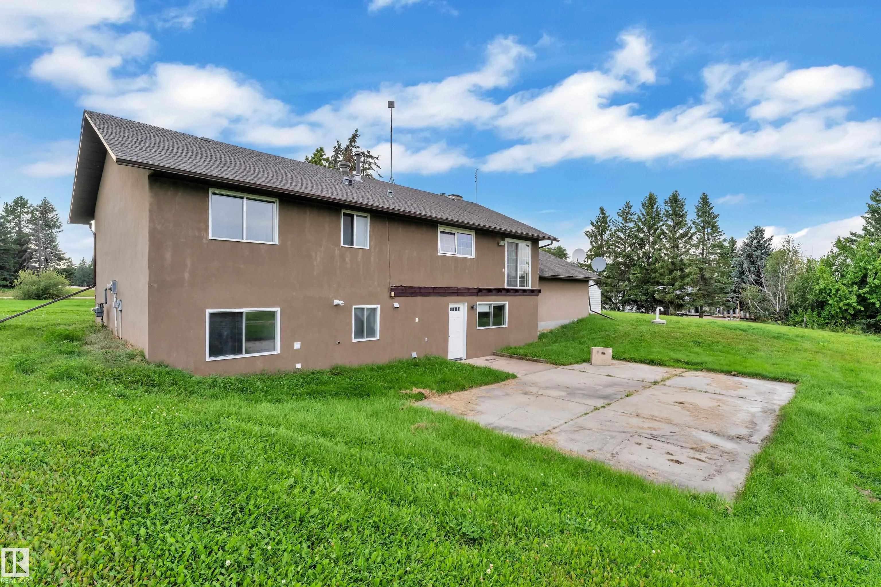 217 51561 RGE ROAD 224