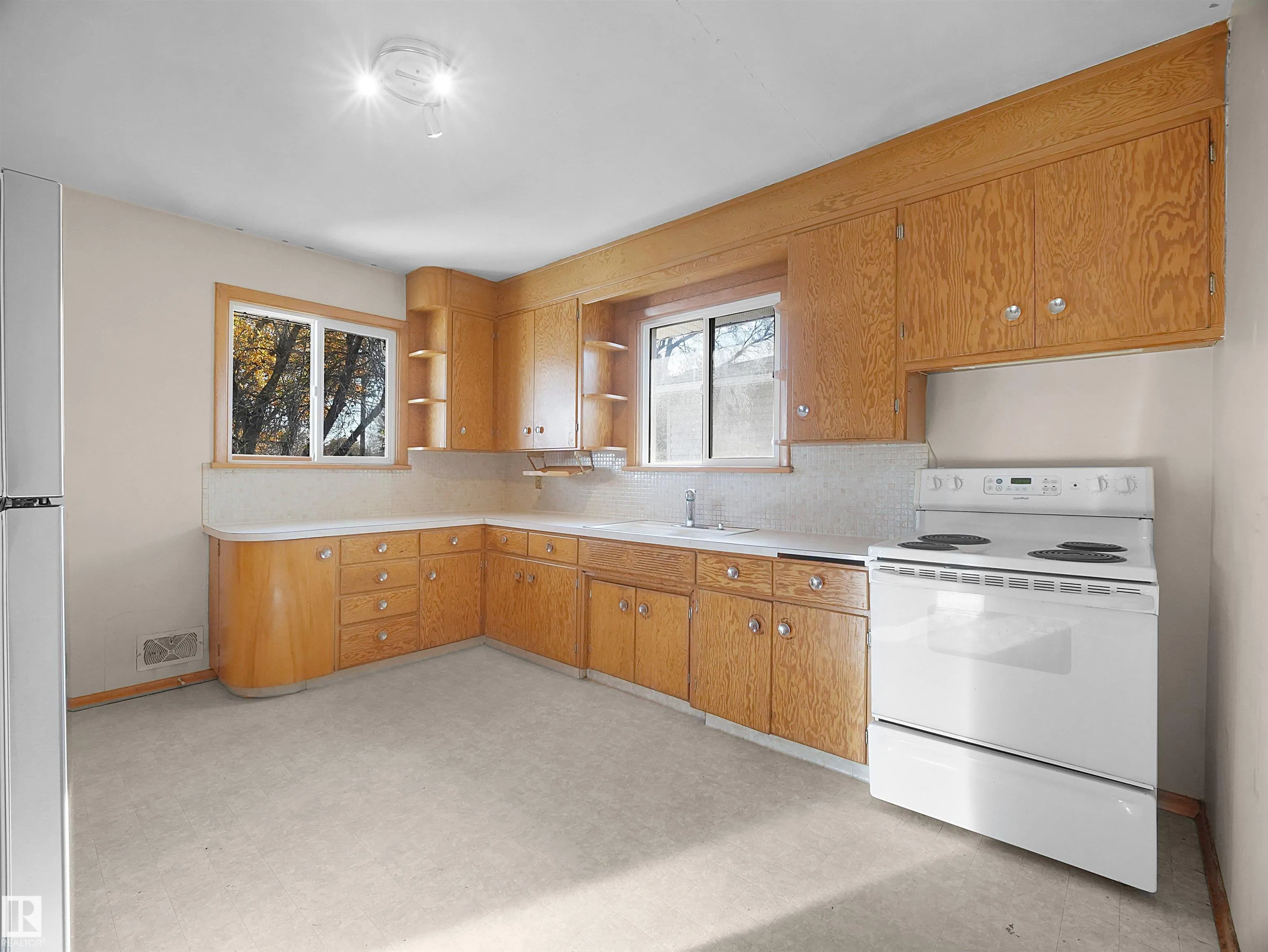 12407 96 Street