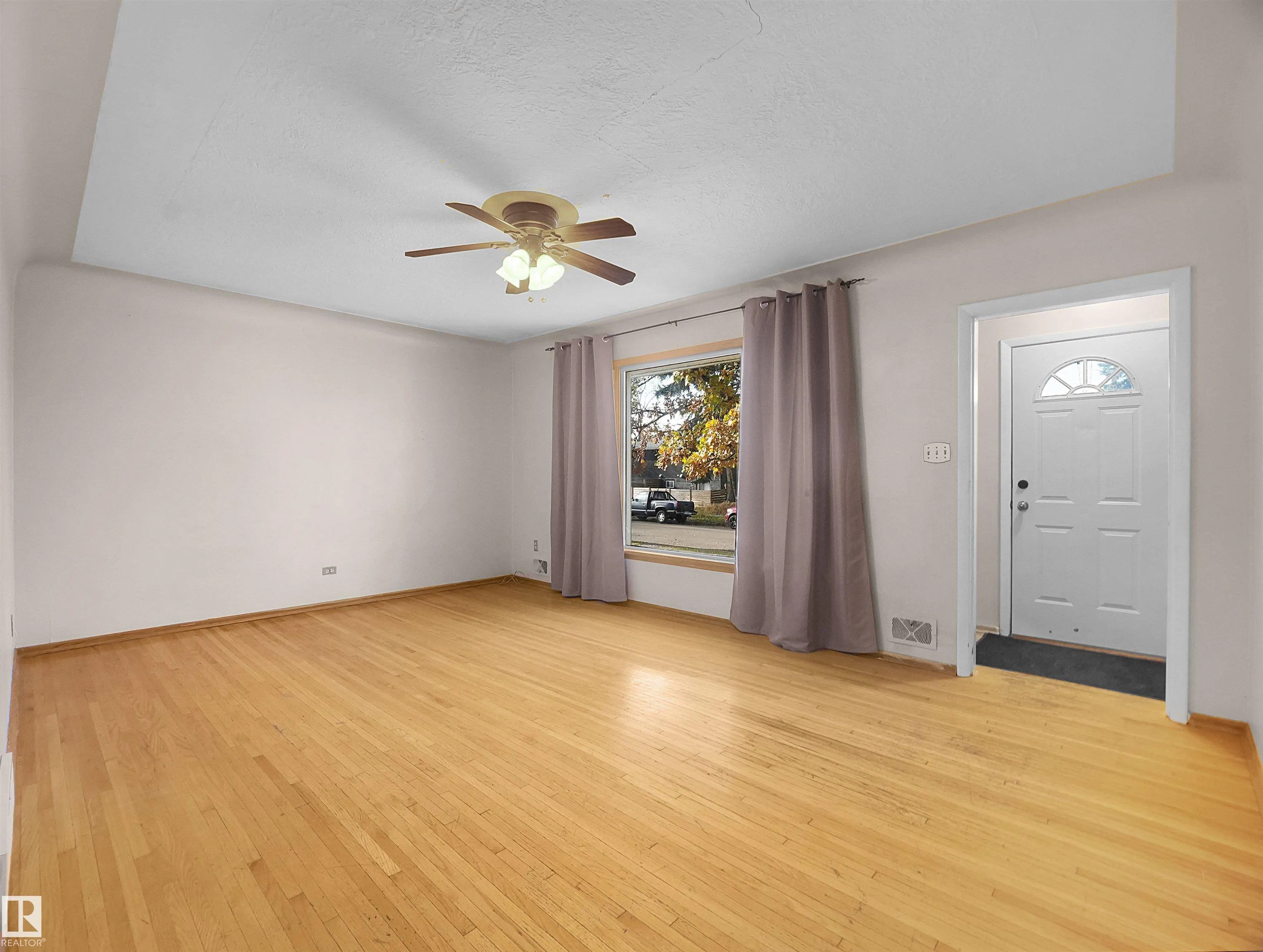 12407 96 Street