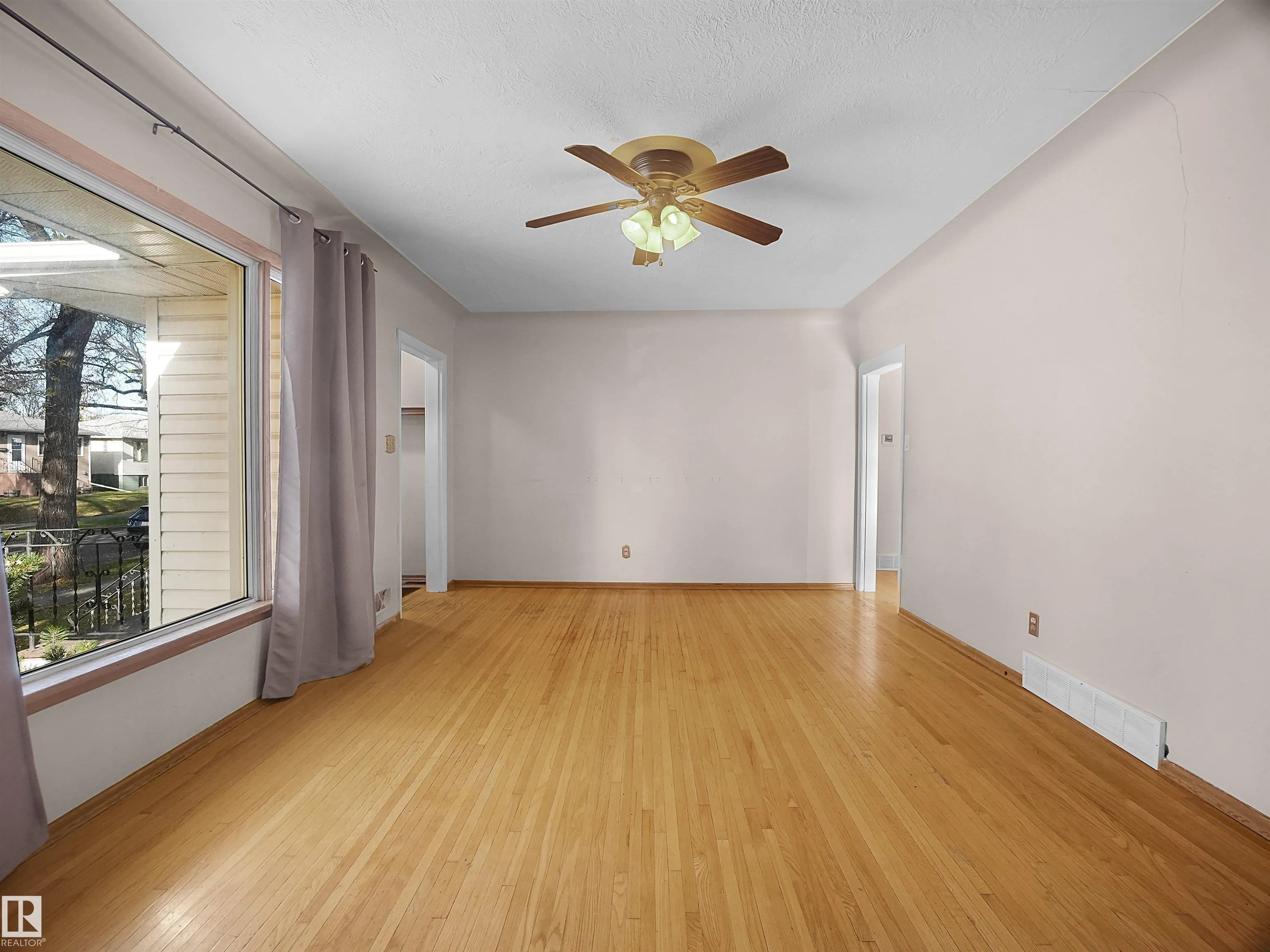 12407 96 Street