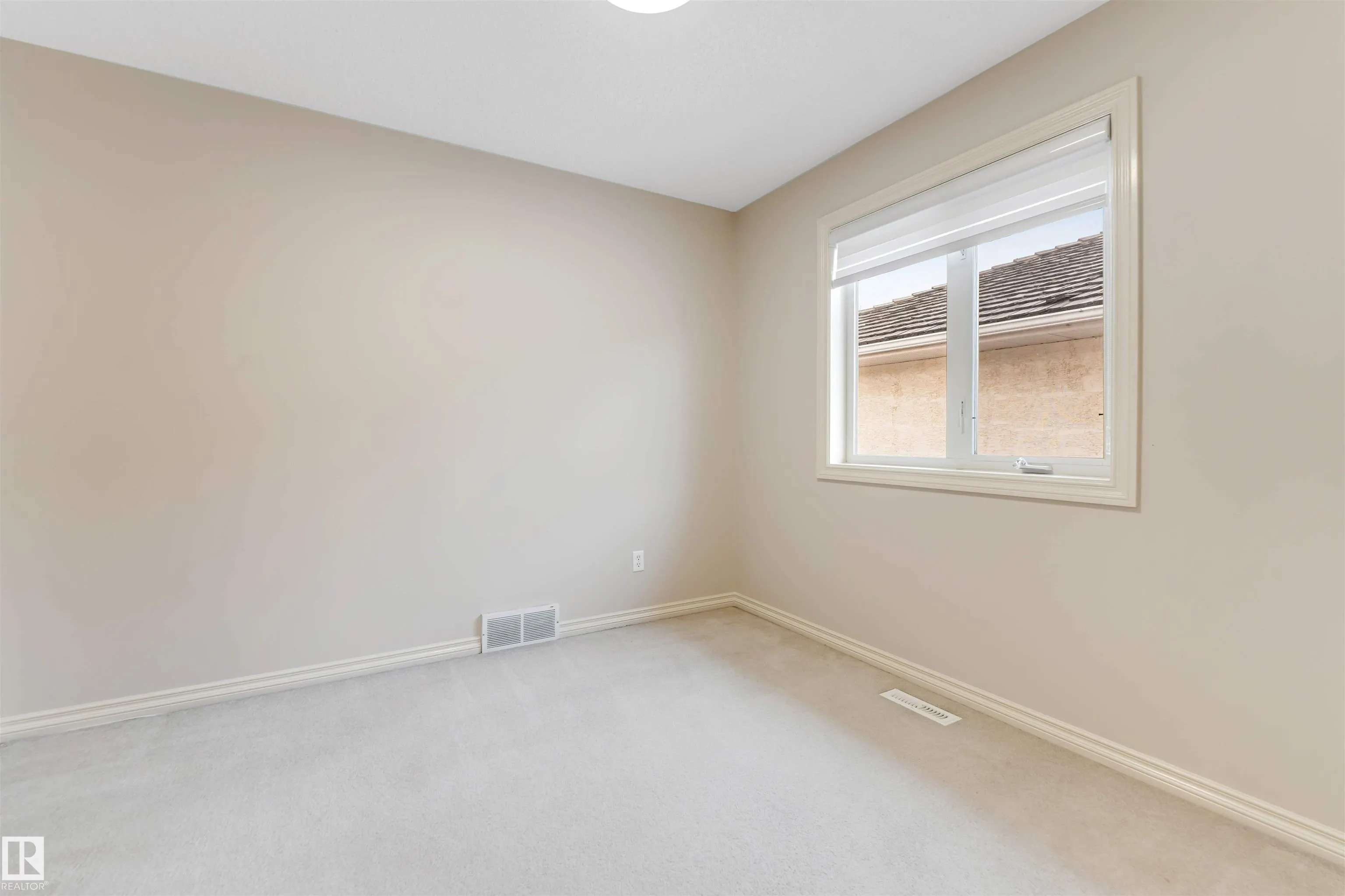 125 Coloniale Way