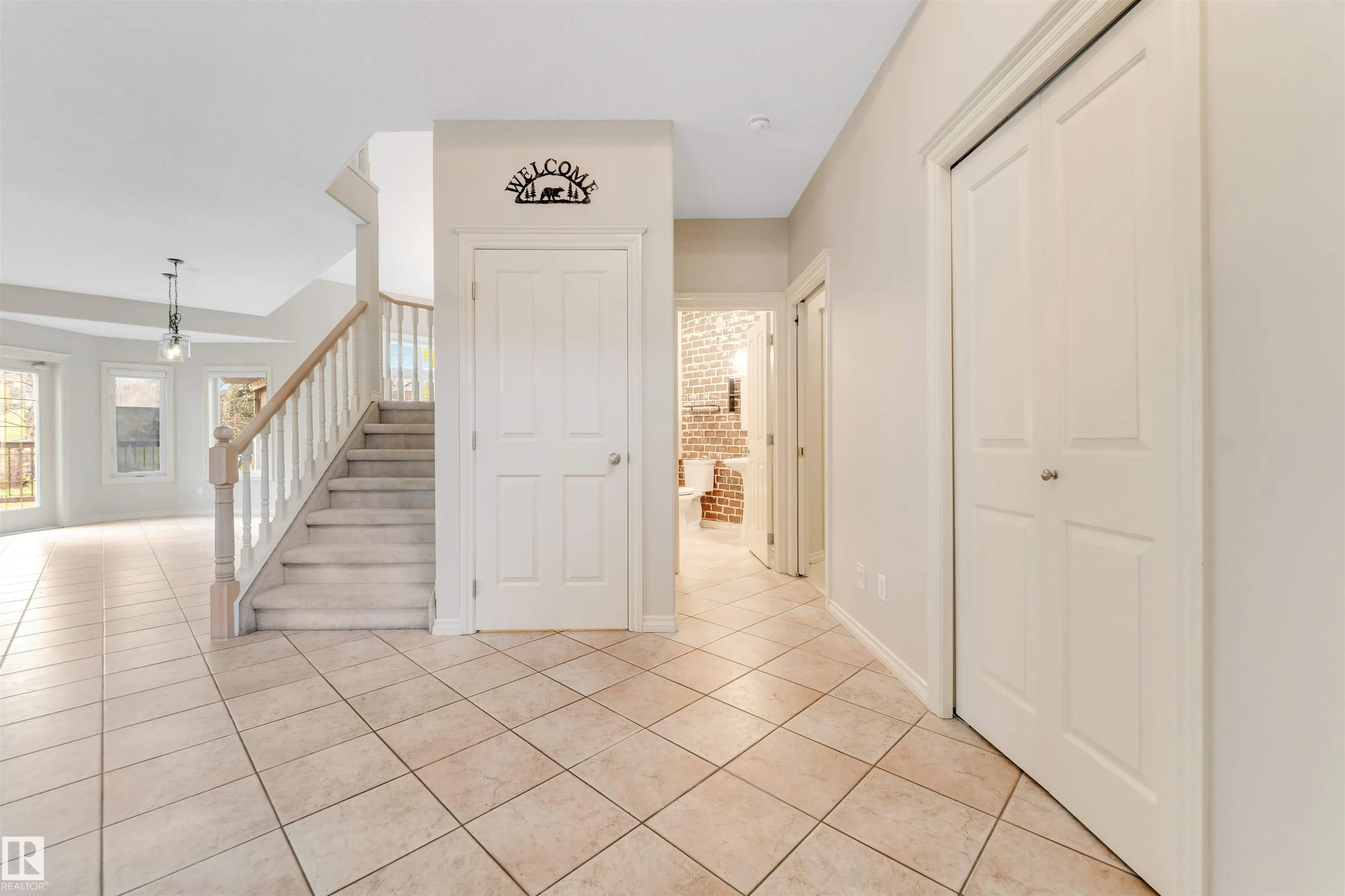 125 Coloniale Way