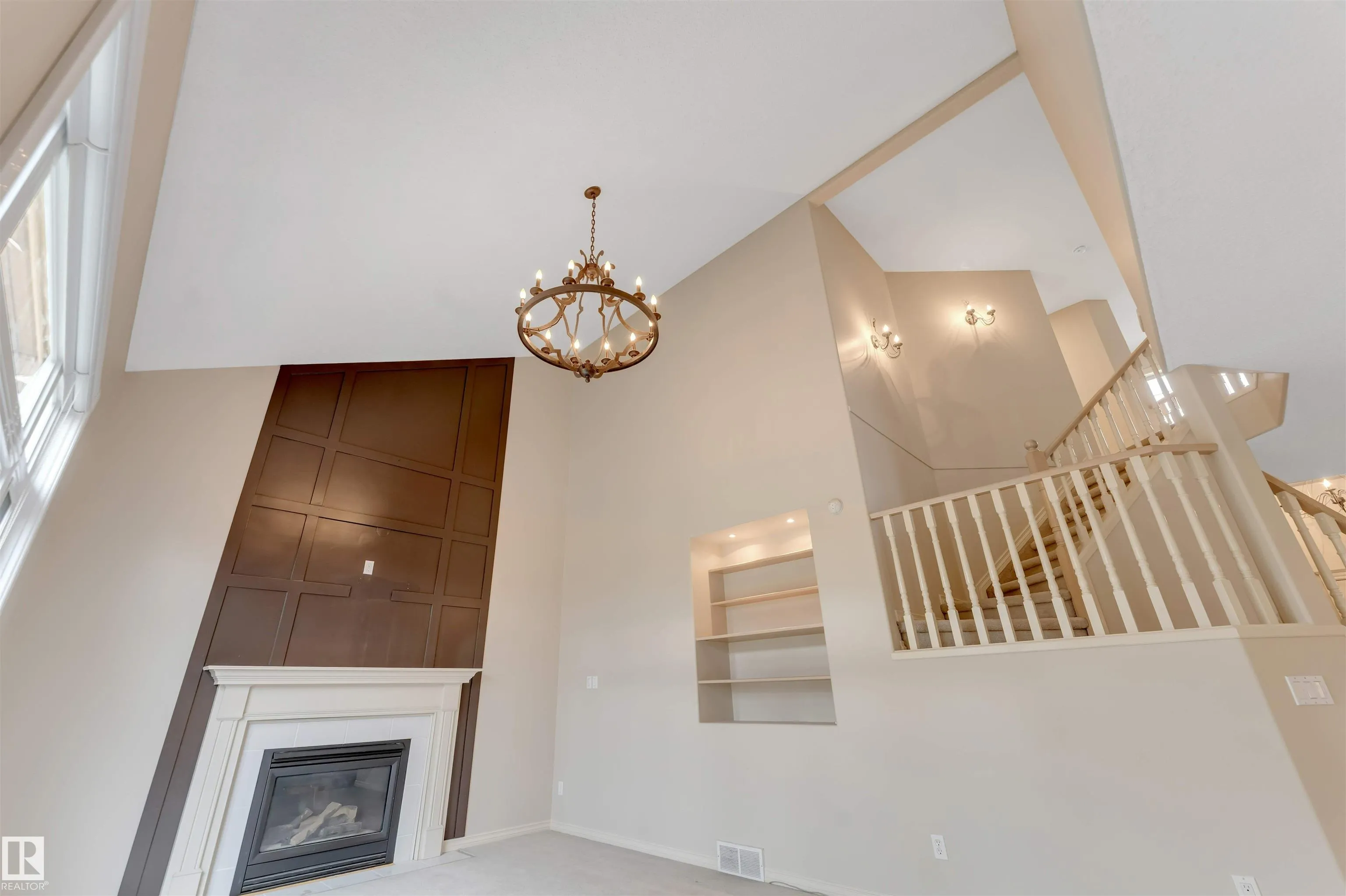 125 Coloniale Way