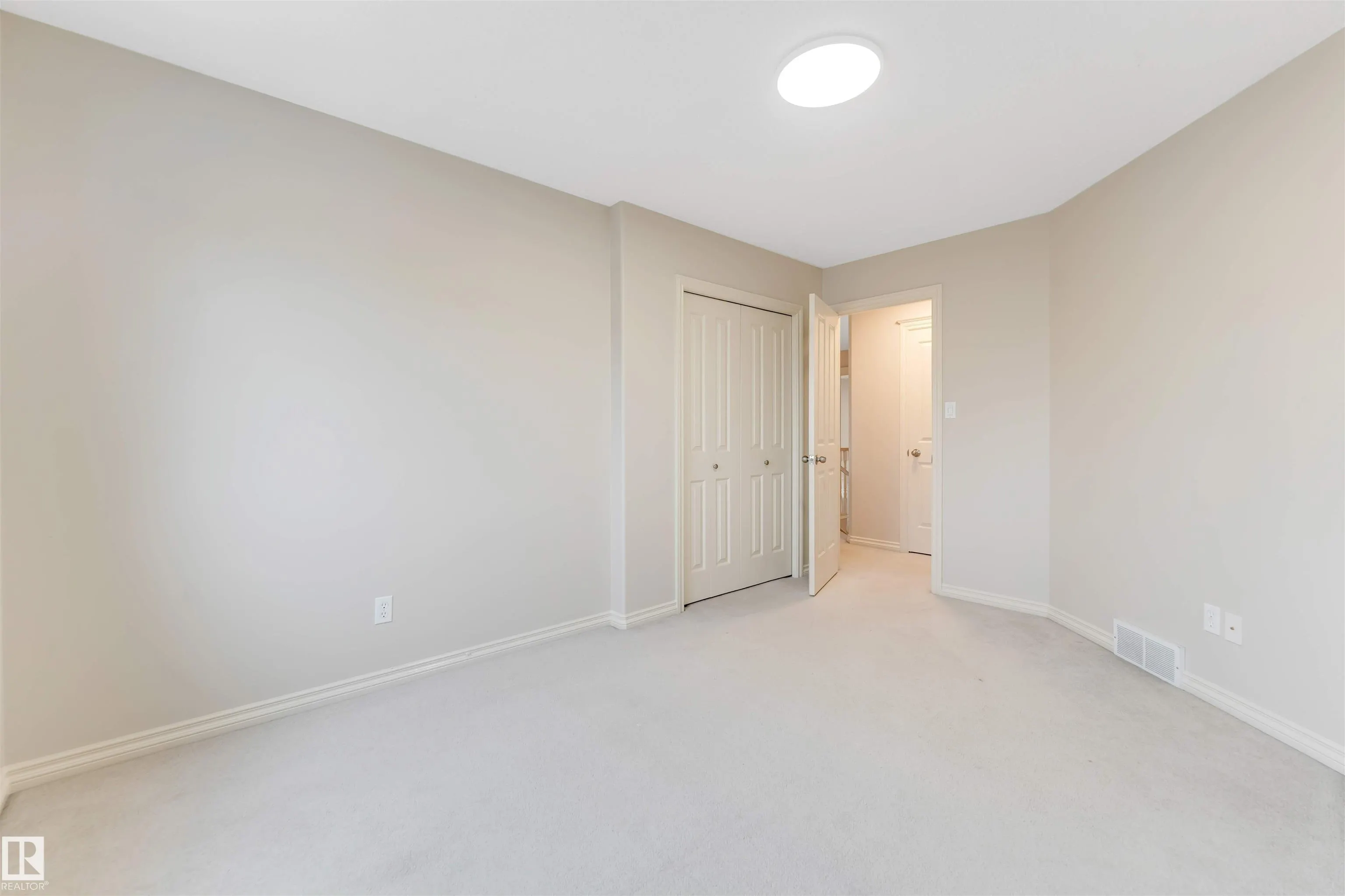 125 Coloniale Way