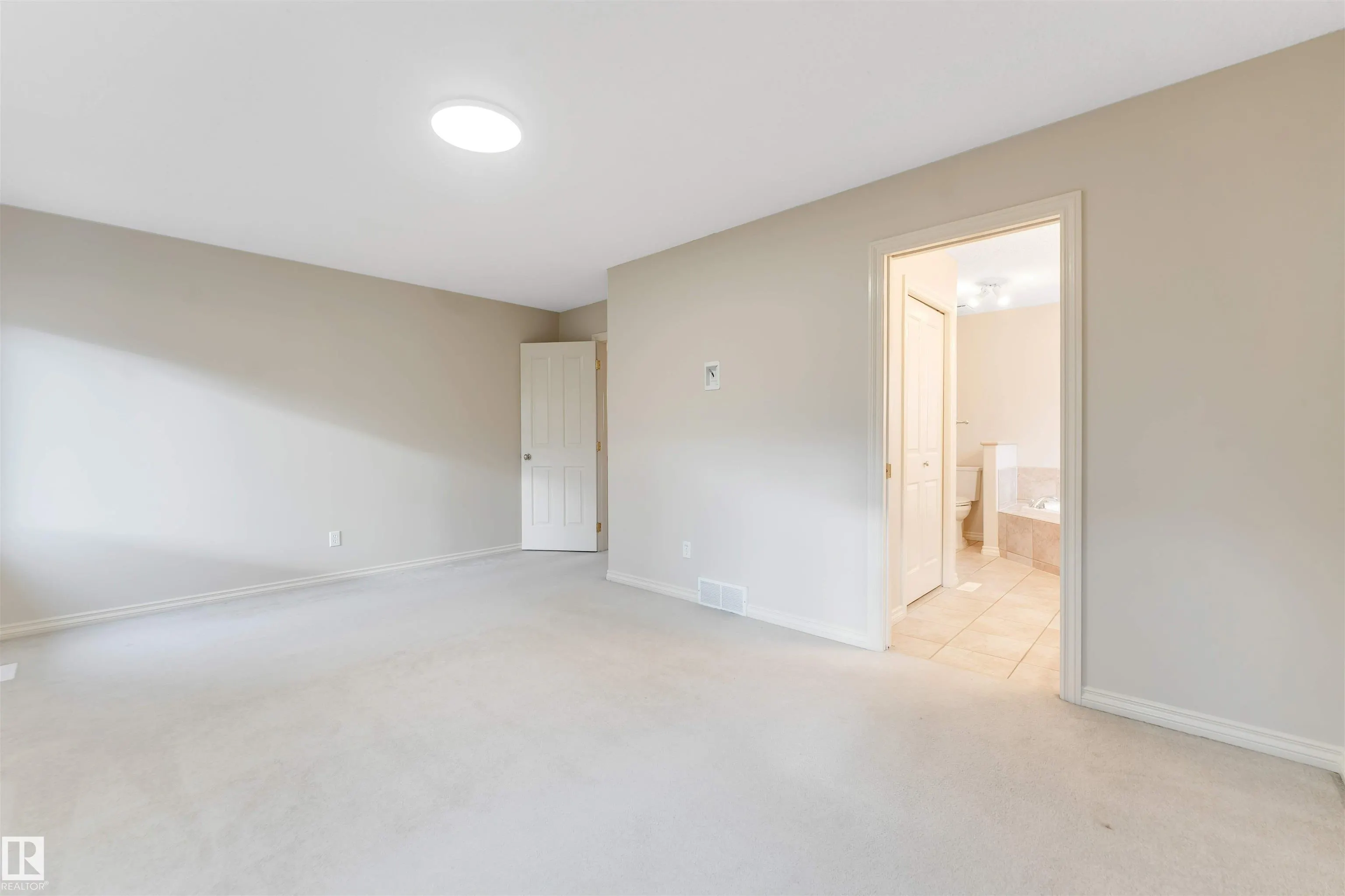 125 Coloniale Way