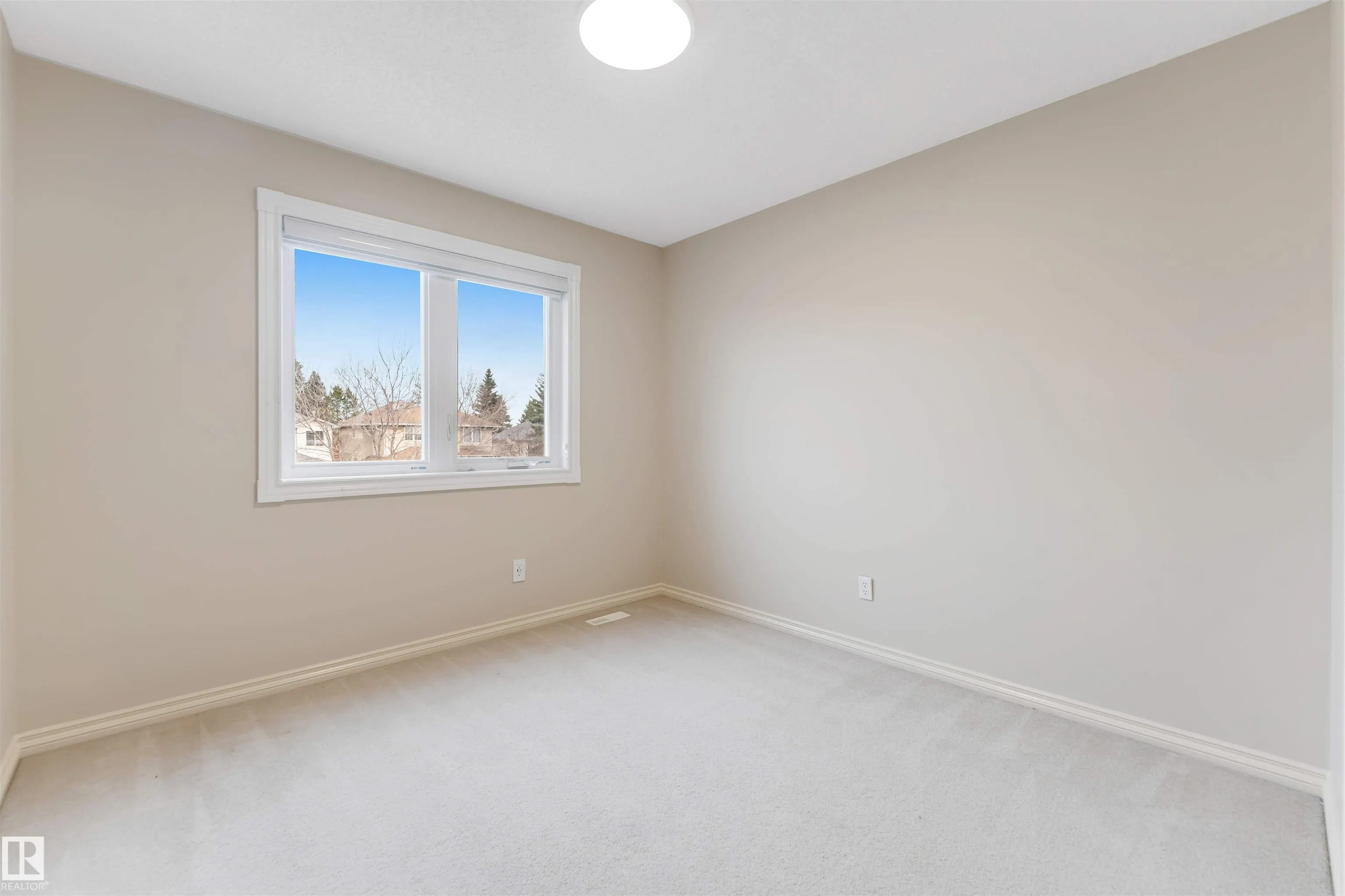 125 Coloniale Way