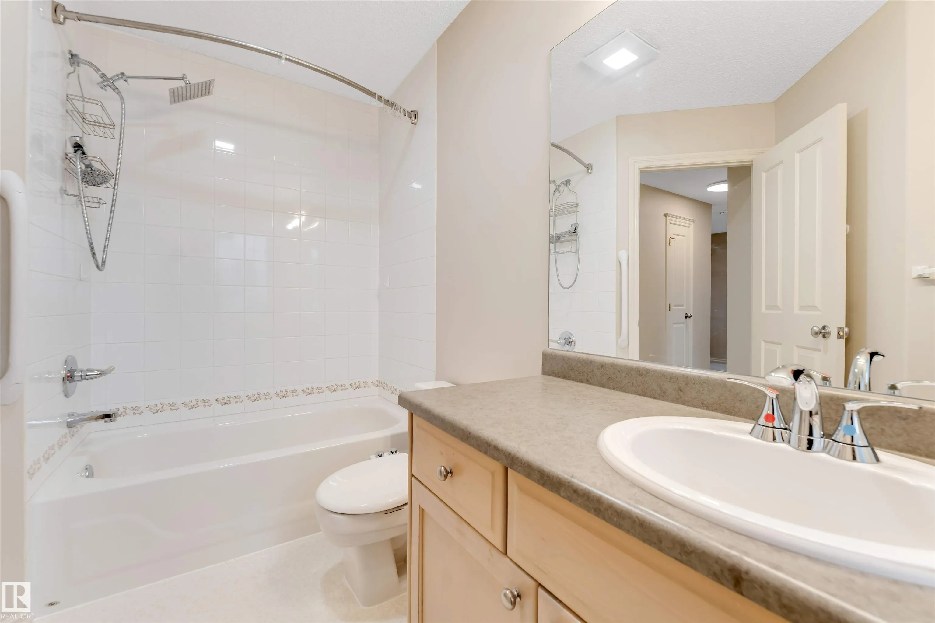 125 Coloniale Way