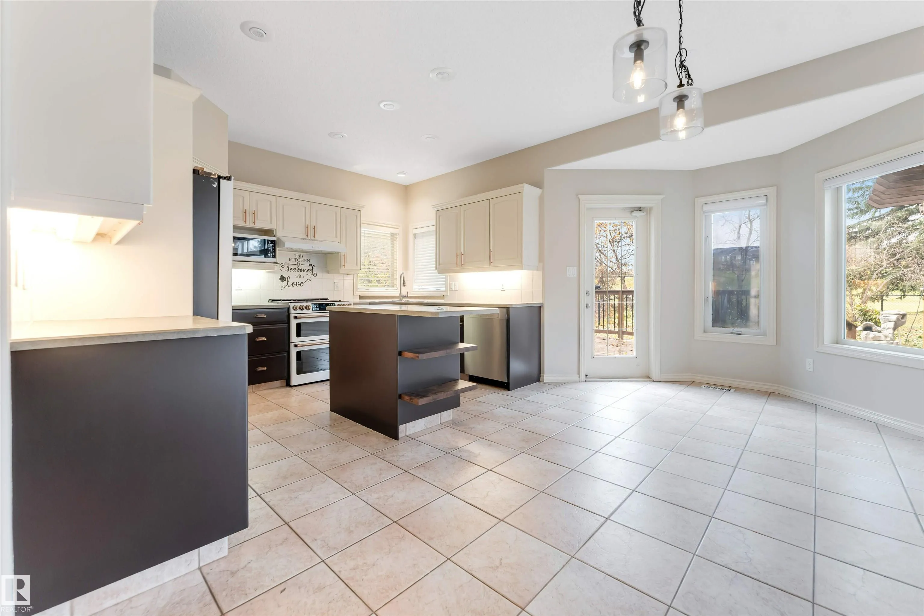 125 Coloniale Way