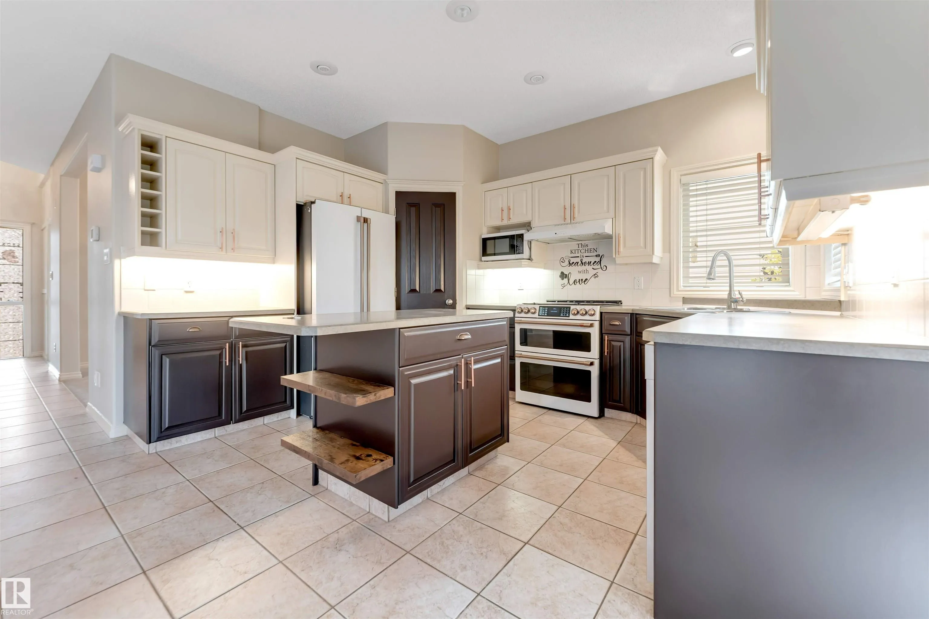 125 Coloniale Way