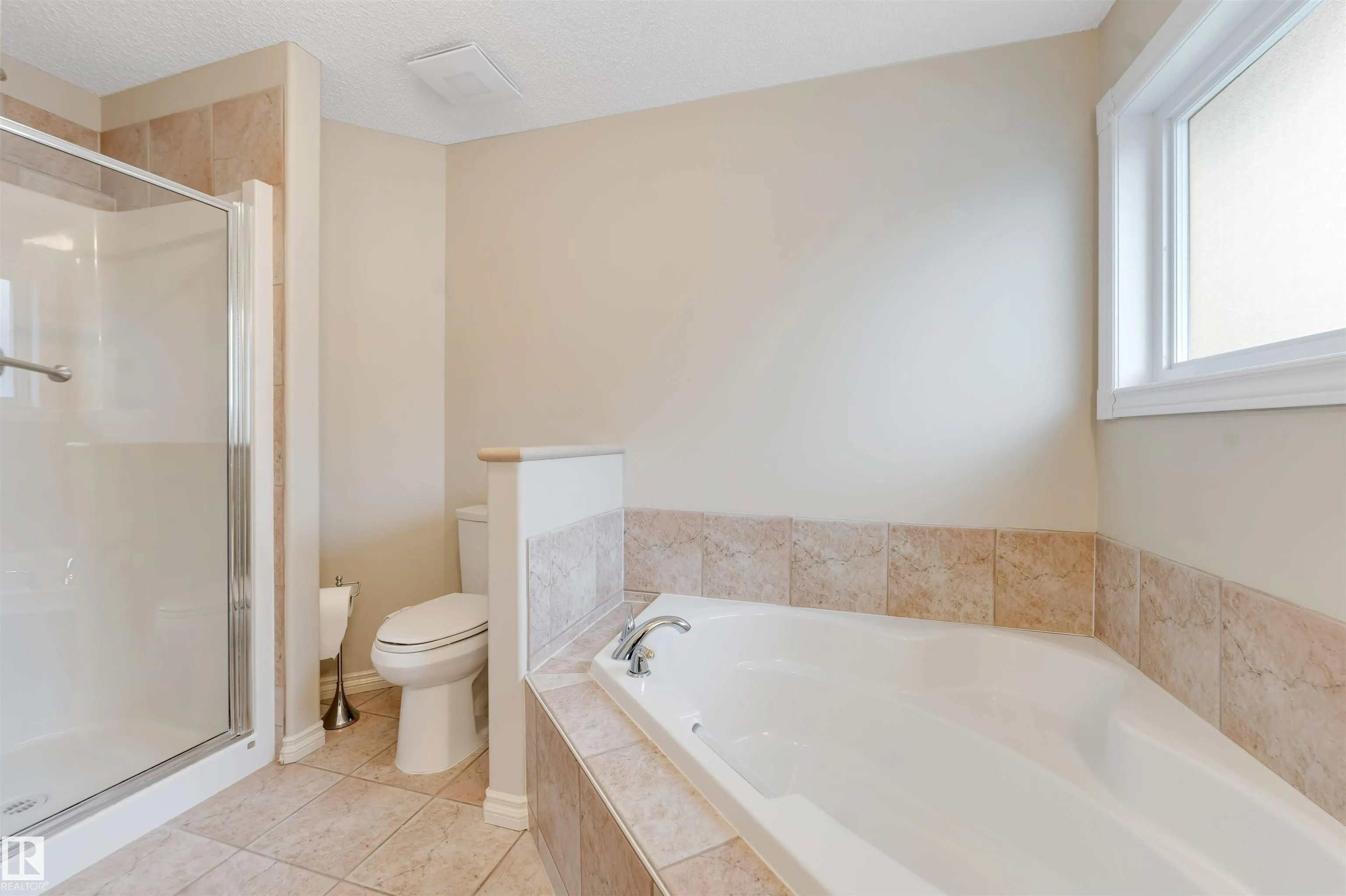 125 Coloniale Way