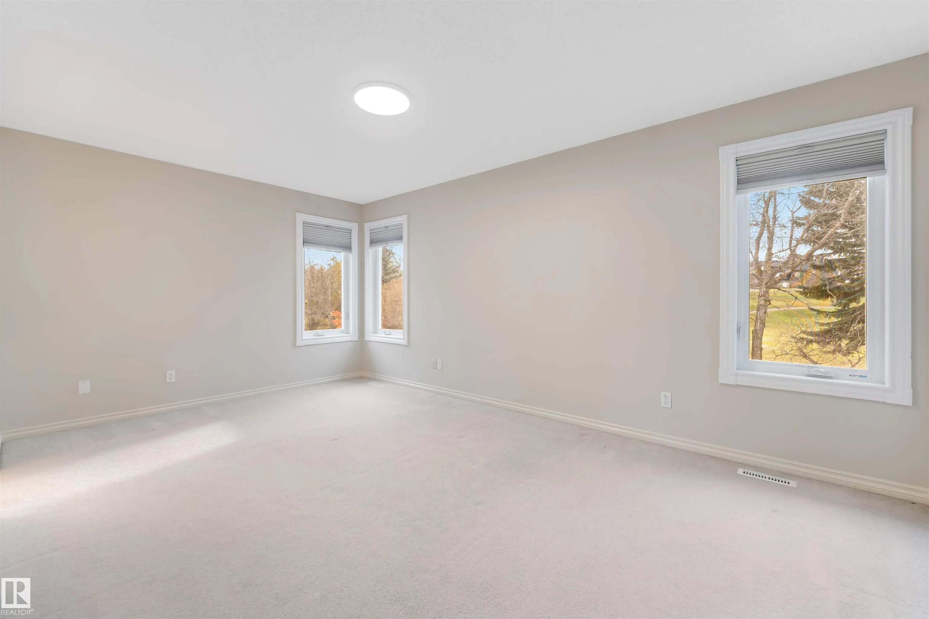 125 Coloniale Way