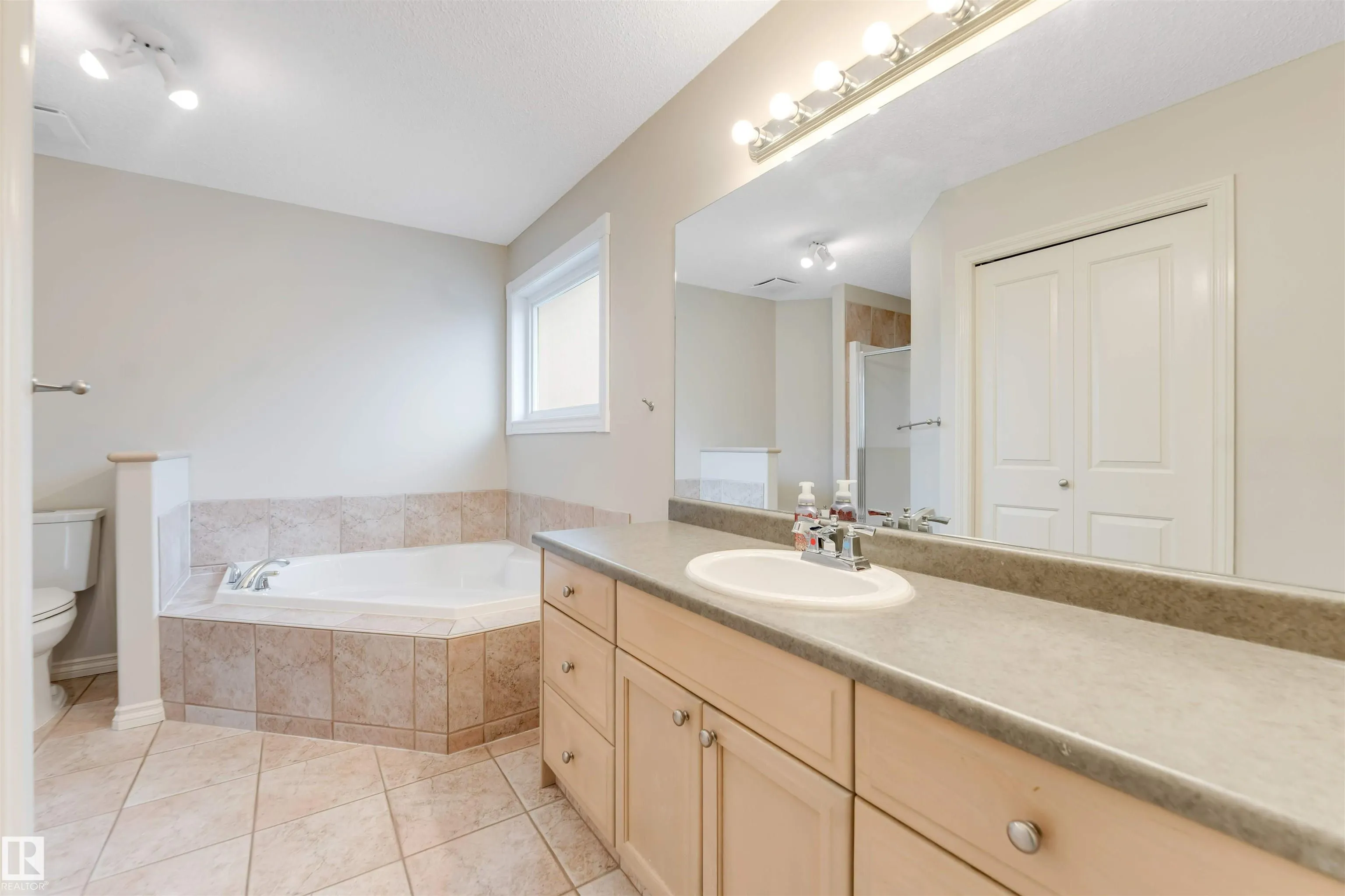 125 Coloniale Way