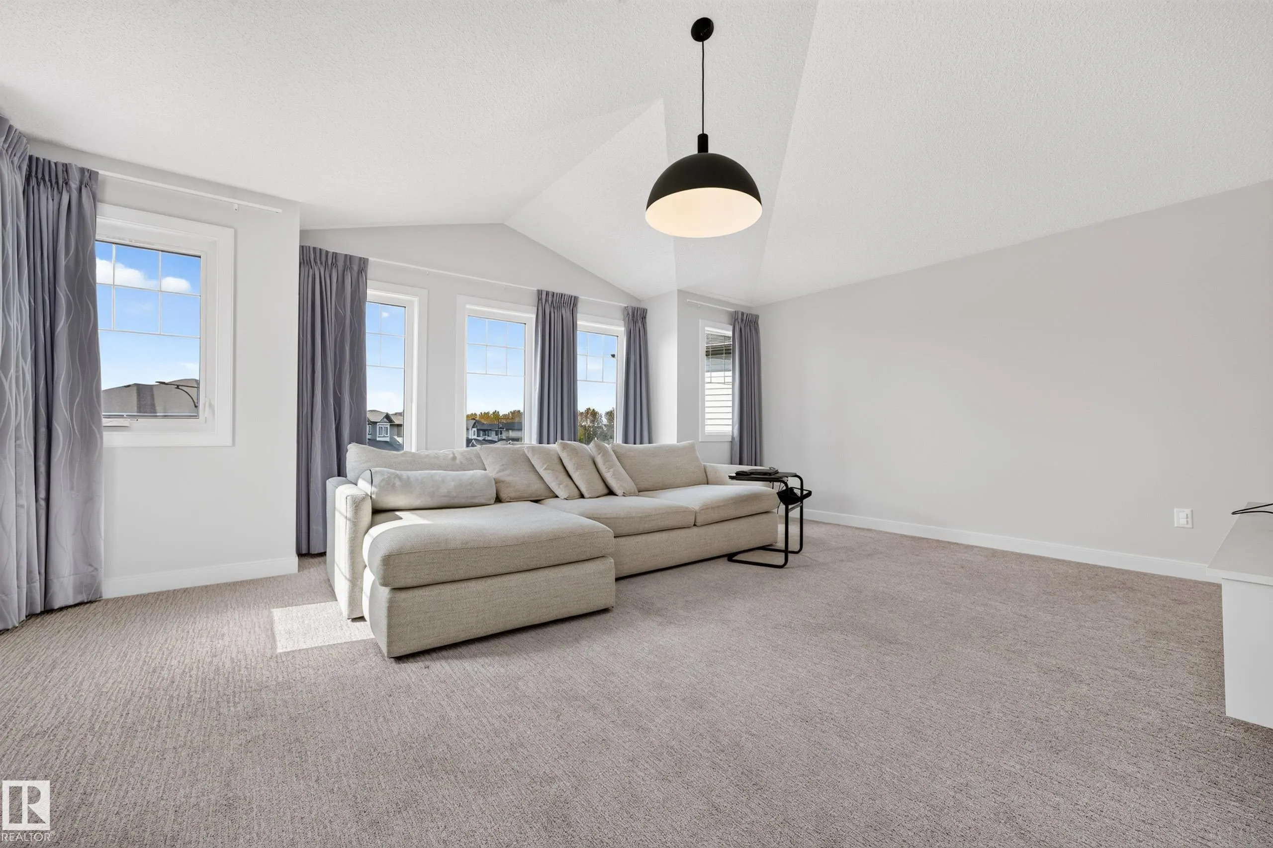 5738 CAUTLEY Crescent