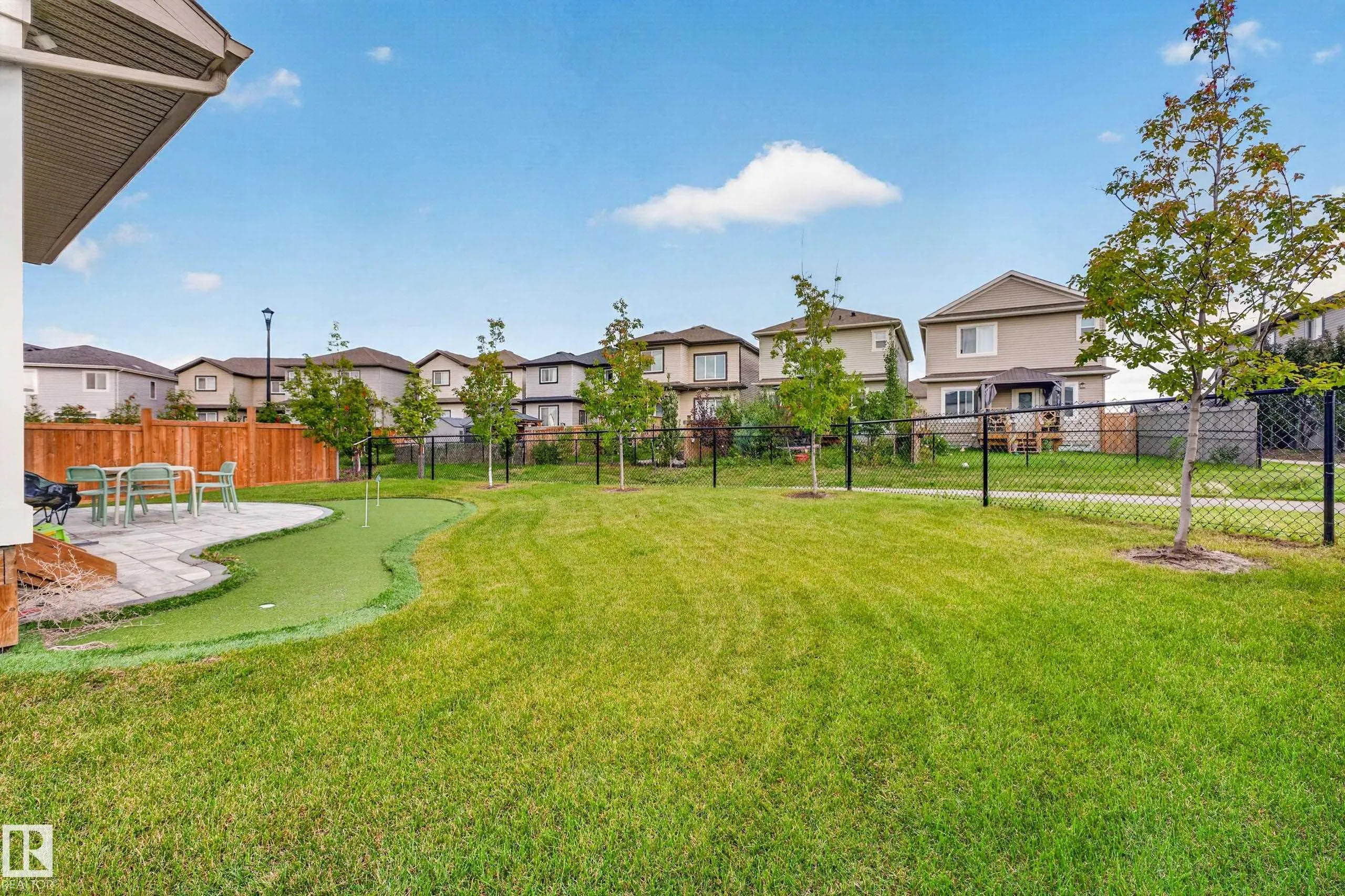 5738 CAUTLEY Crescent