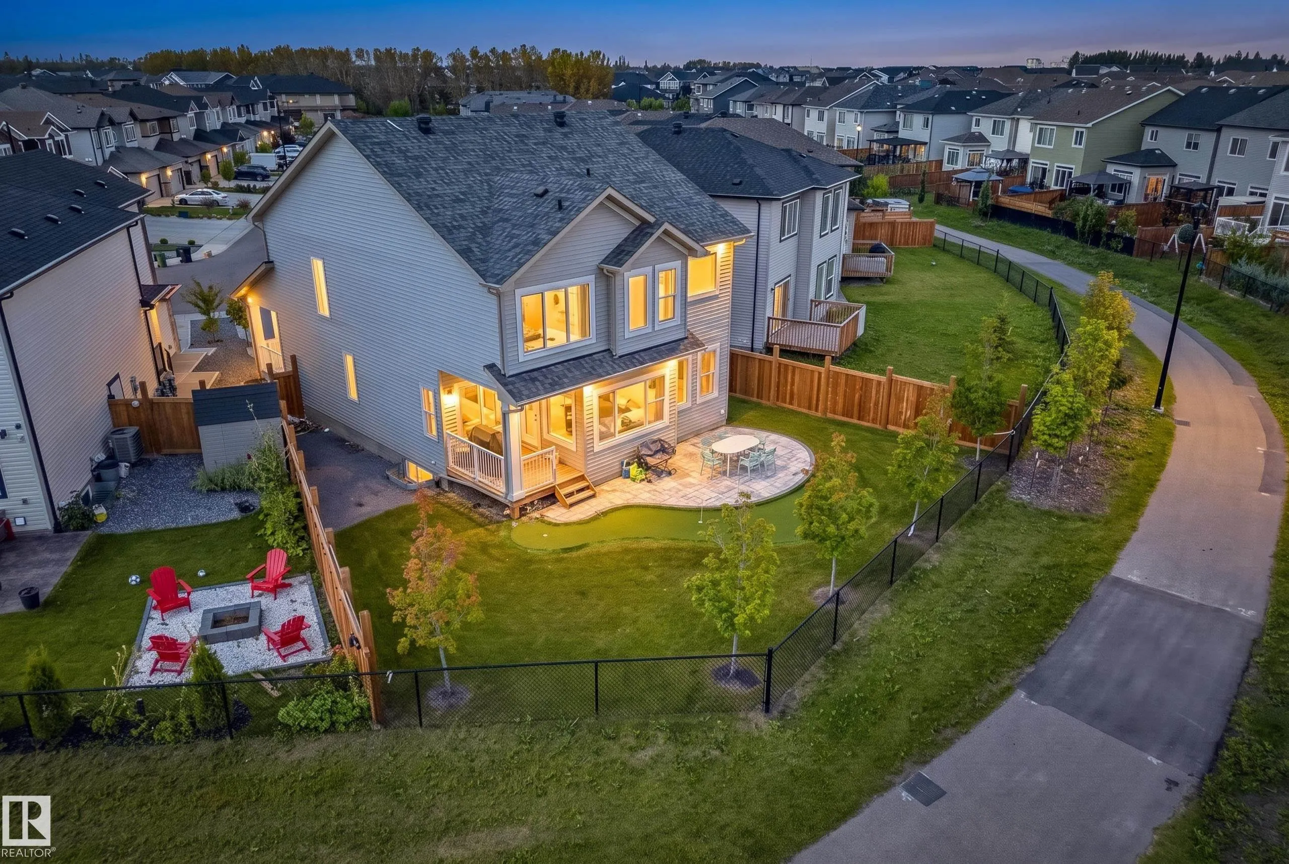 5738 CAUTLEY Crescent