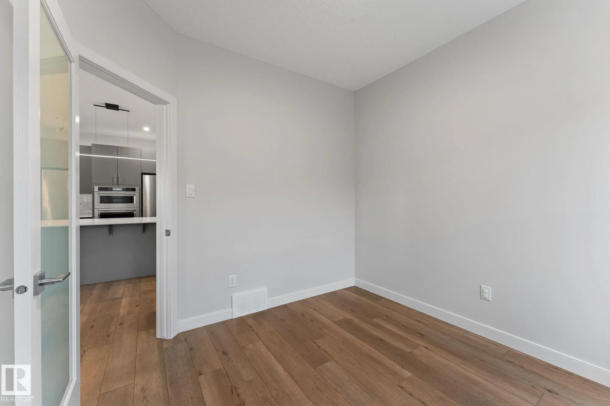 5738 CAUTLEY Crescent