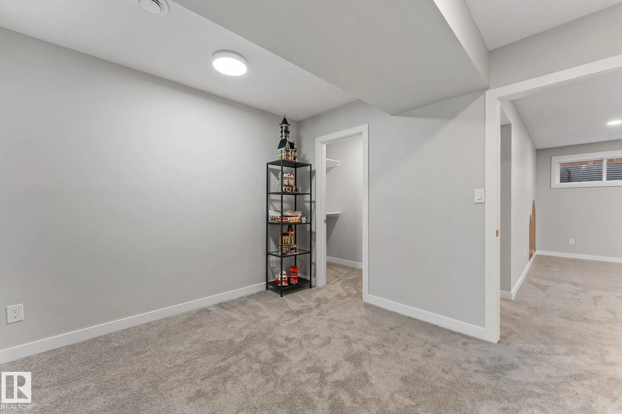 5738 CAUTLEY Crescent