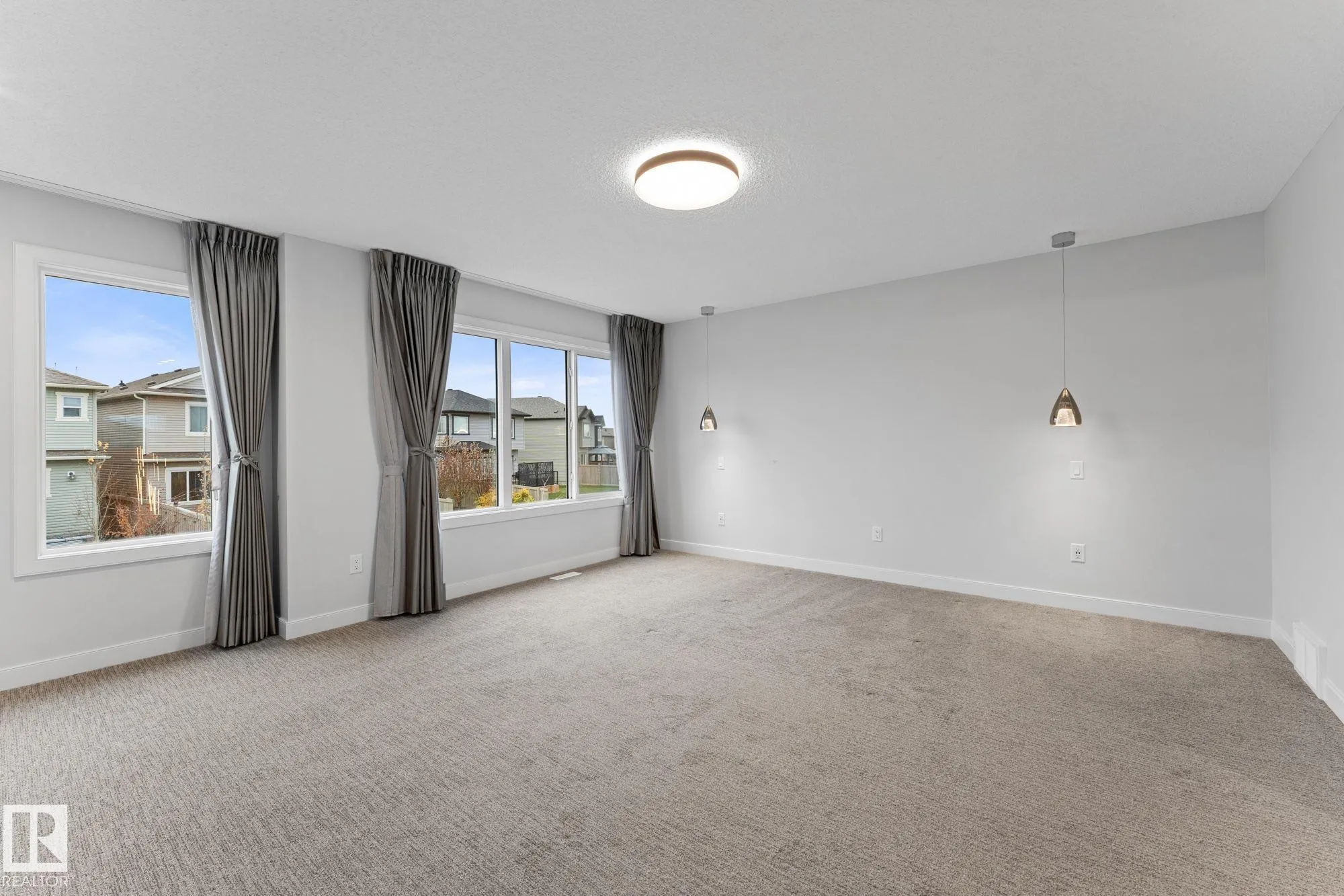 5738 CAUTLEY Crescent