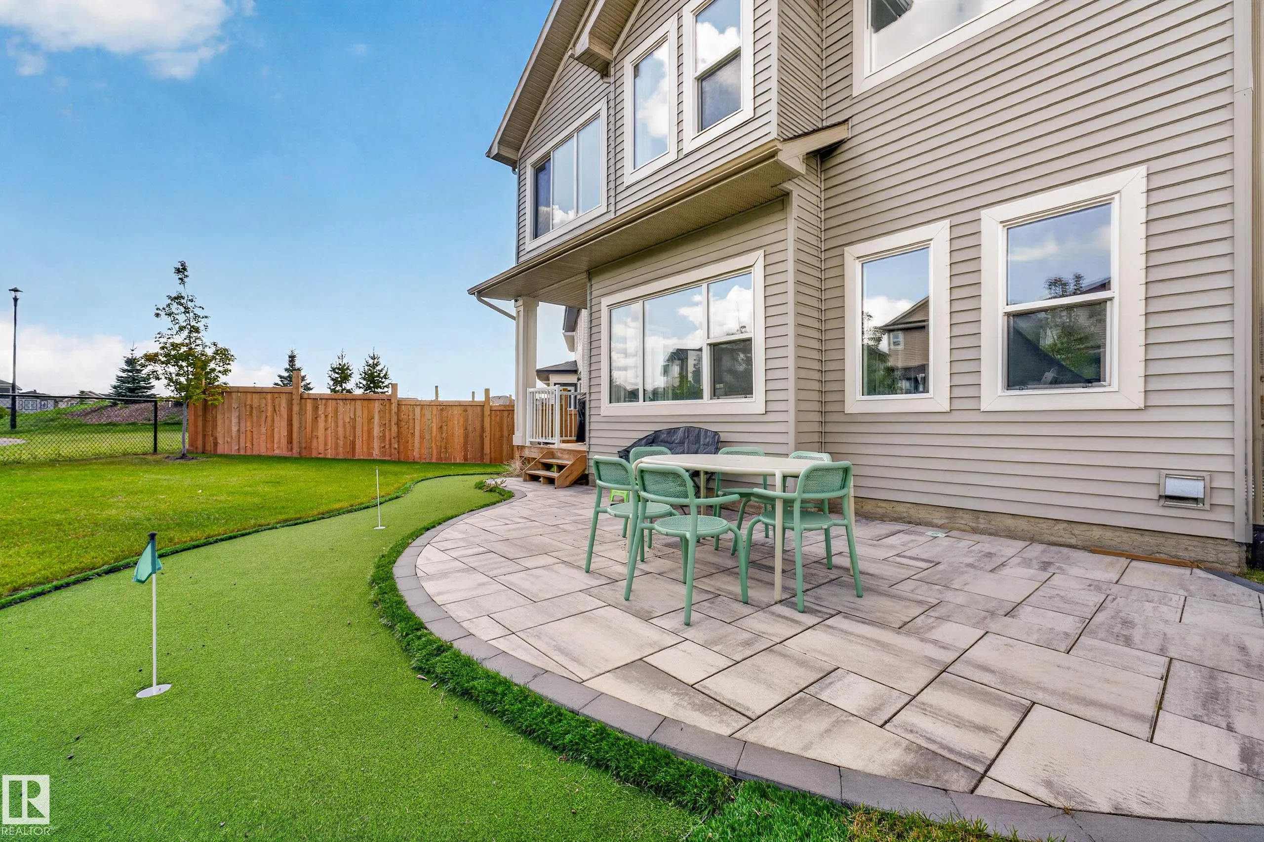 5738 CAUTLEY Crescent