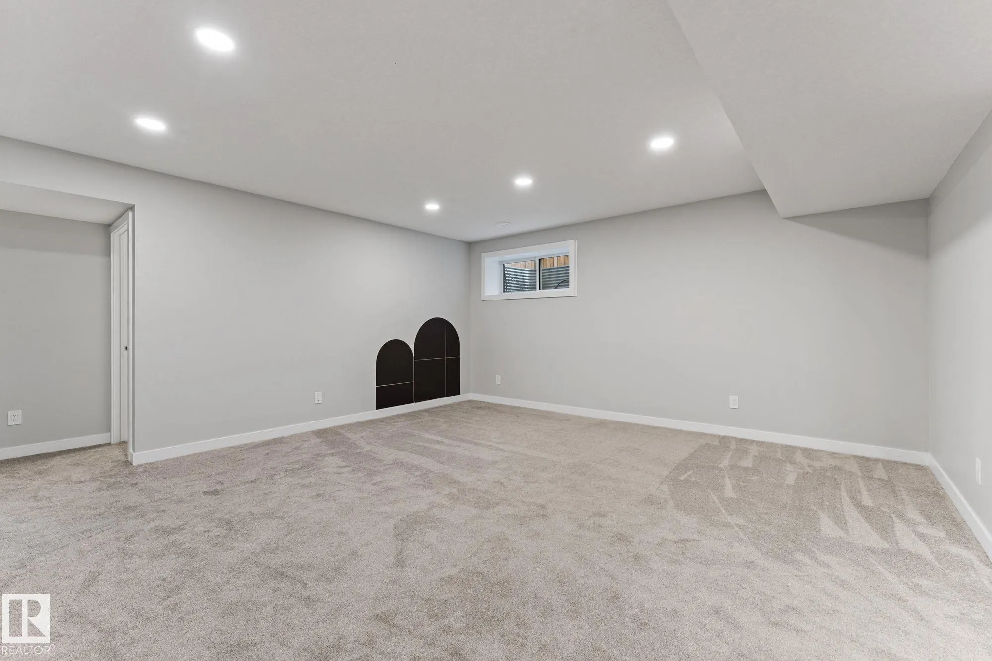 5738 CAUTLEY Crescent