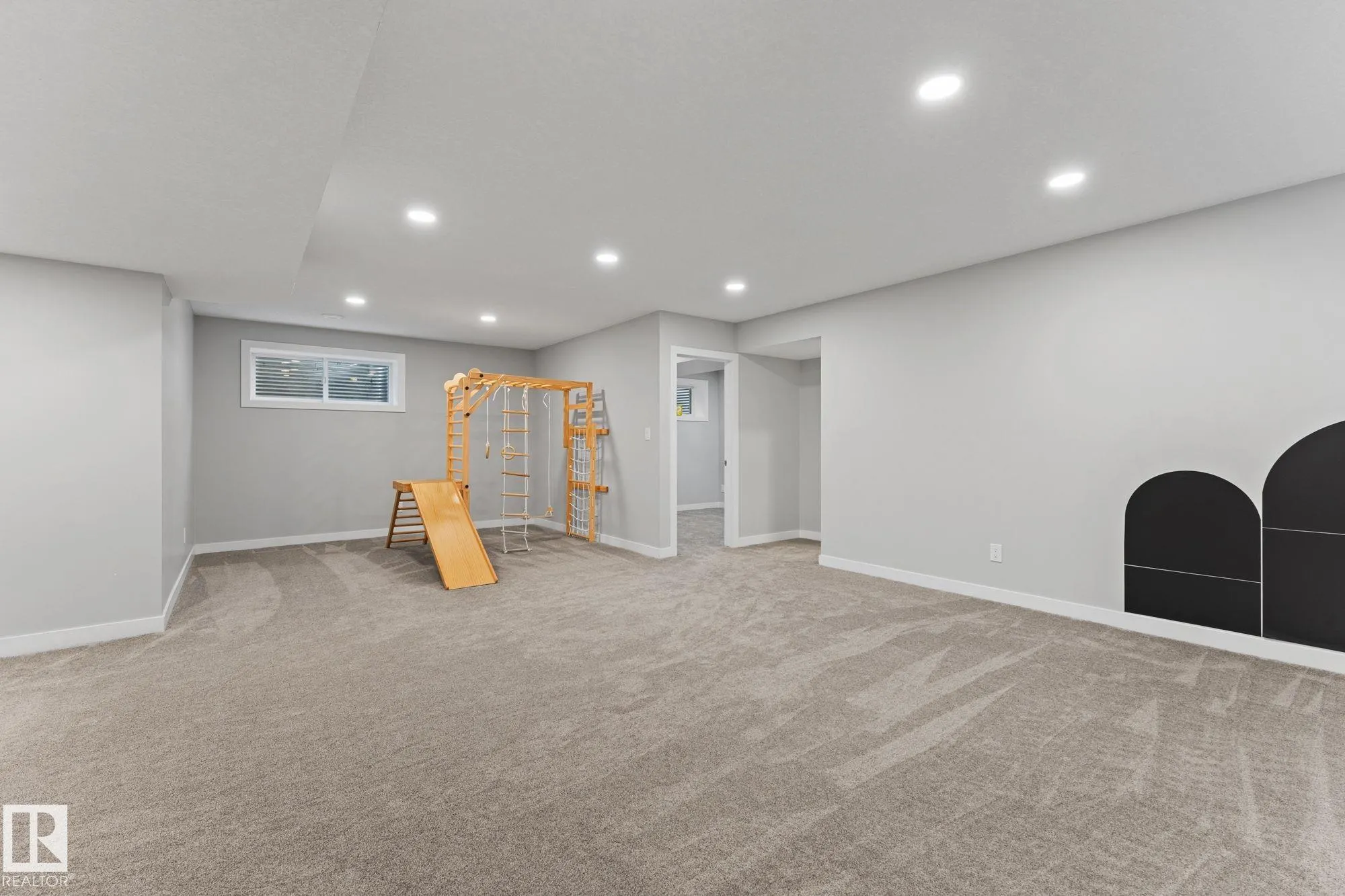 5738 CAUTLEY Crescent