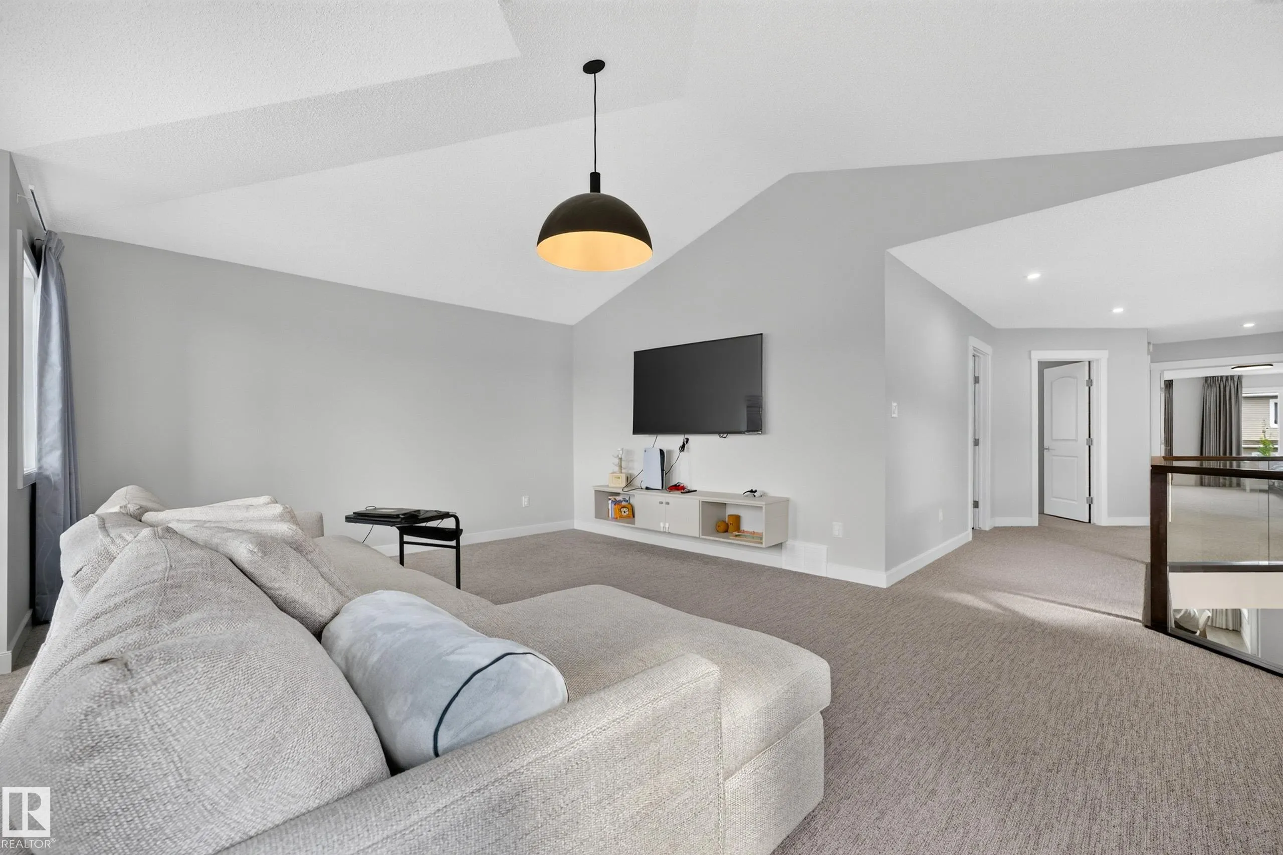 5738 CAUTLEY Crescent